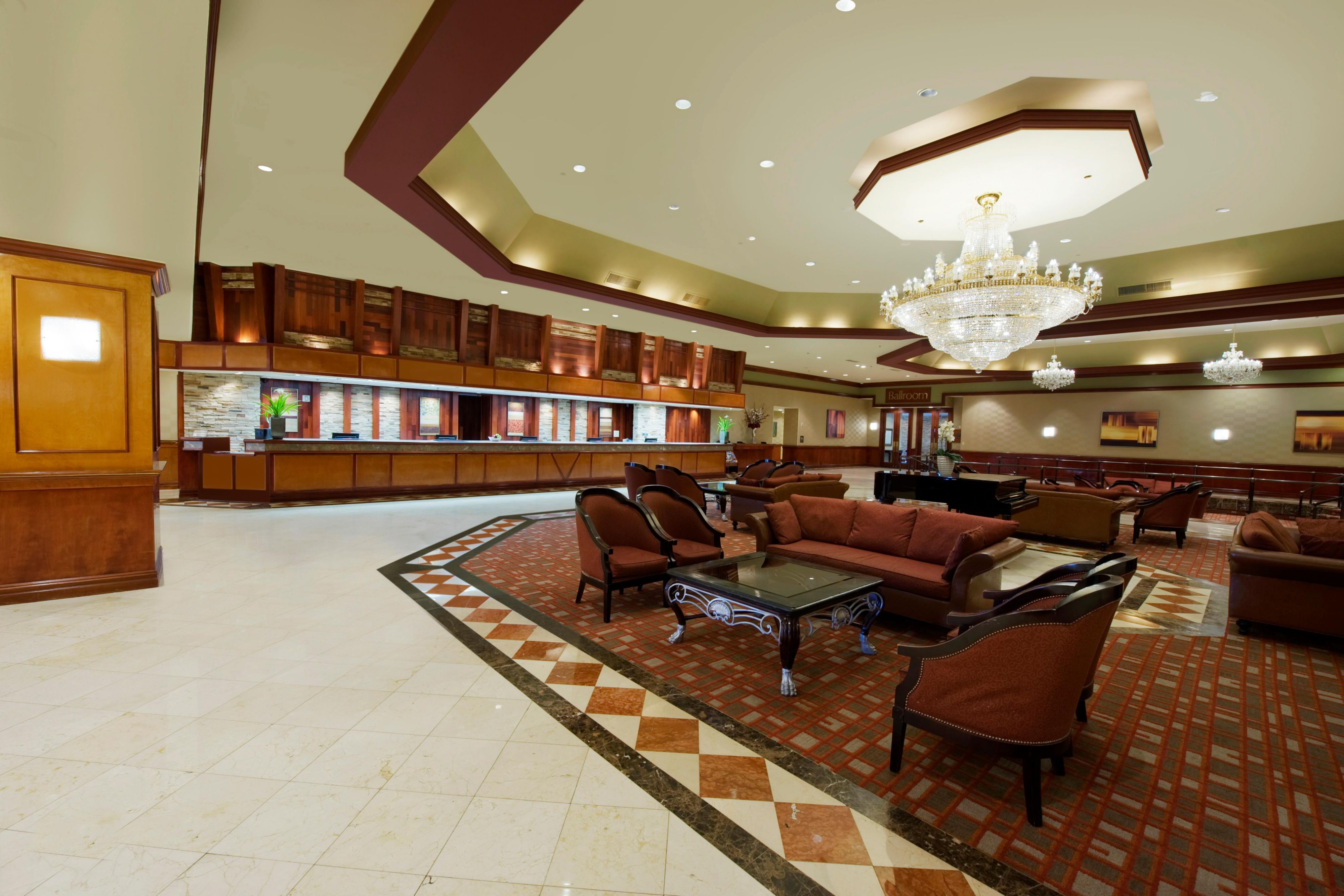 Large and welcoming hotel lobby