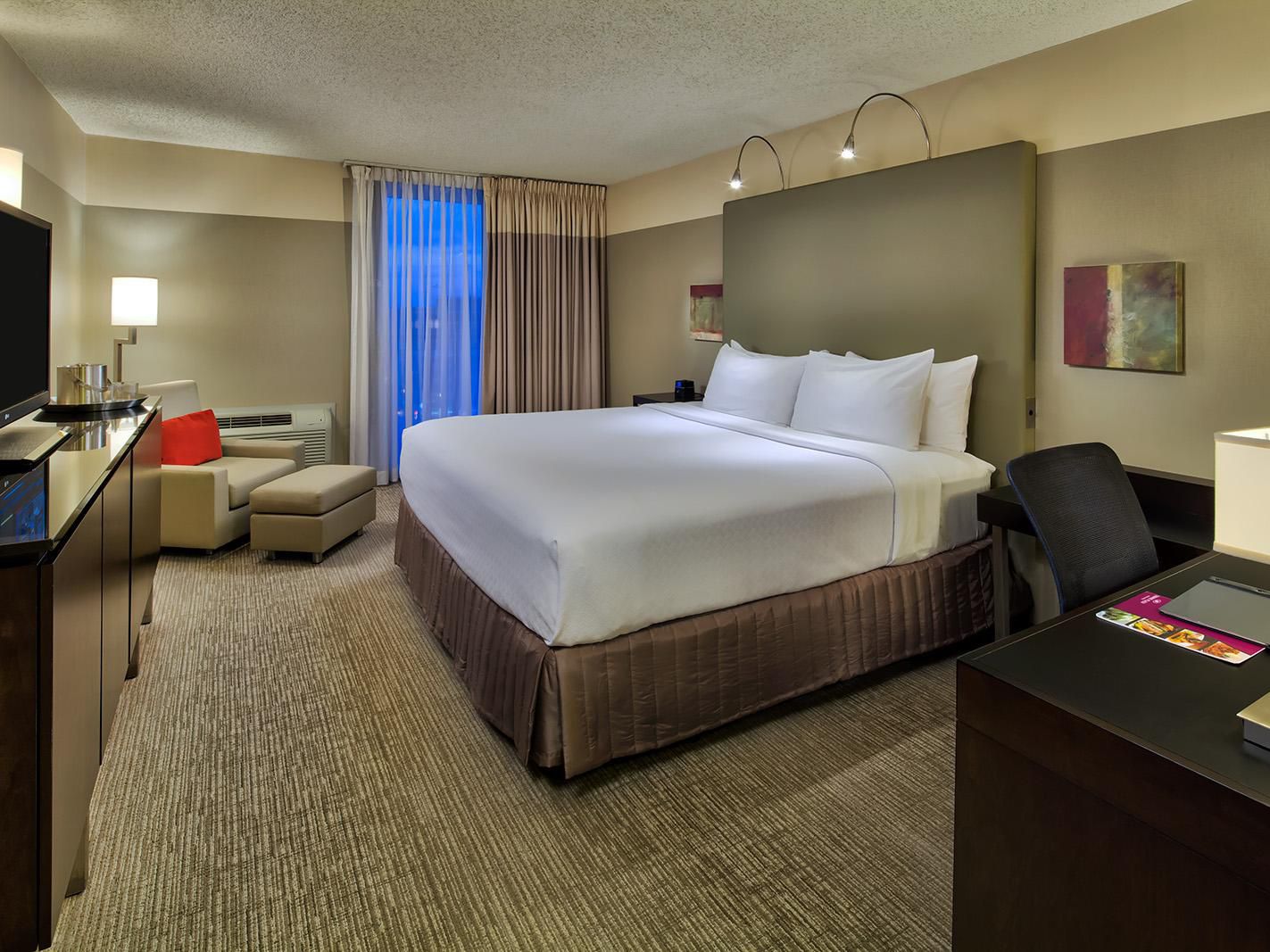 Business Hotel in the Chicago West Loop | Crowne Plaza Chicago West Loop