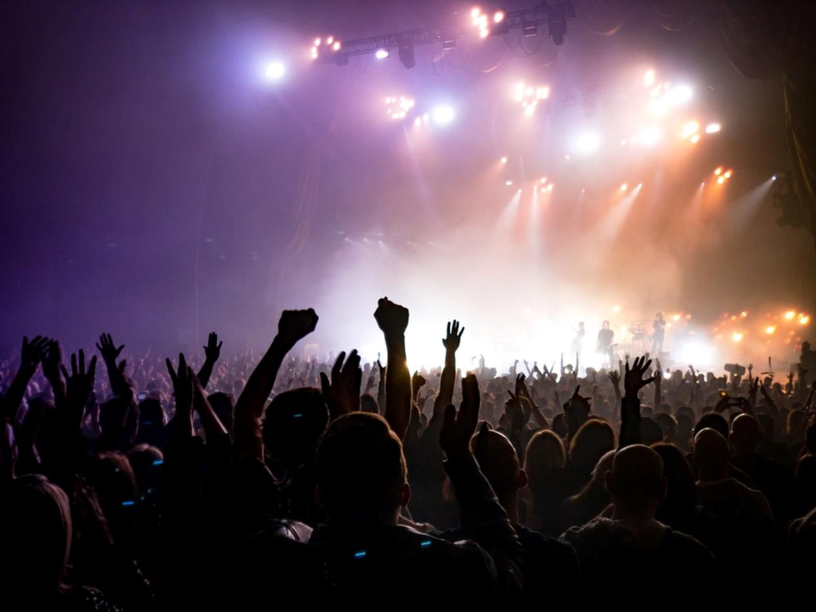 Get ready, Chicago! Beyoncé is bringing her electrifying tour to Soldier Field from May 15th-17th! Don’t miss the chance to experience her legendary performance. Stay just minutes away at the Crowne Plaza West Loop, where comfort meets convenience. Enjoy luxurious accommodations and top-notch amenities to make your concert experience unforgettable.