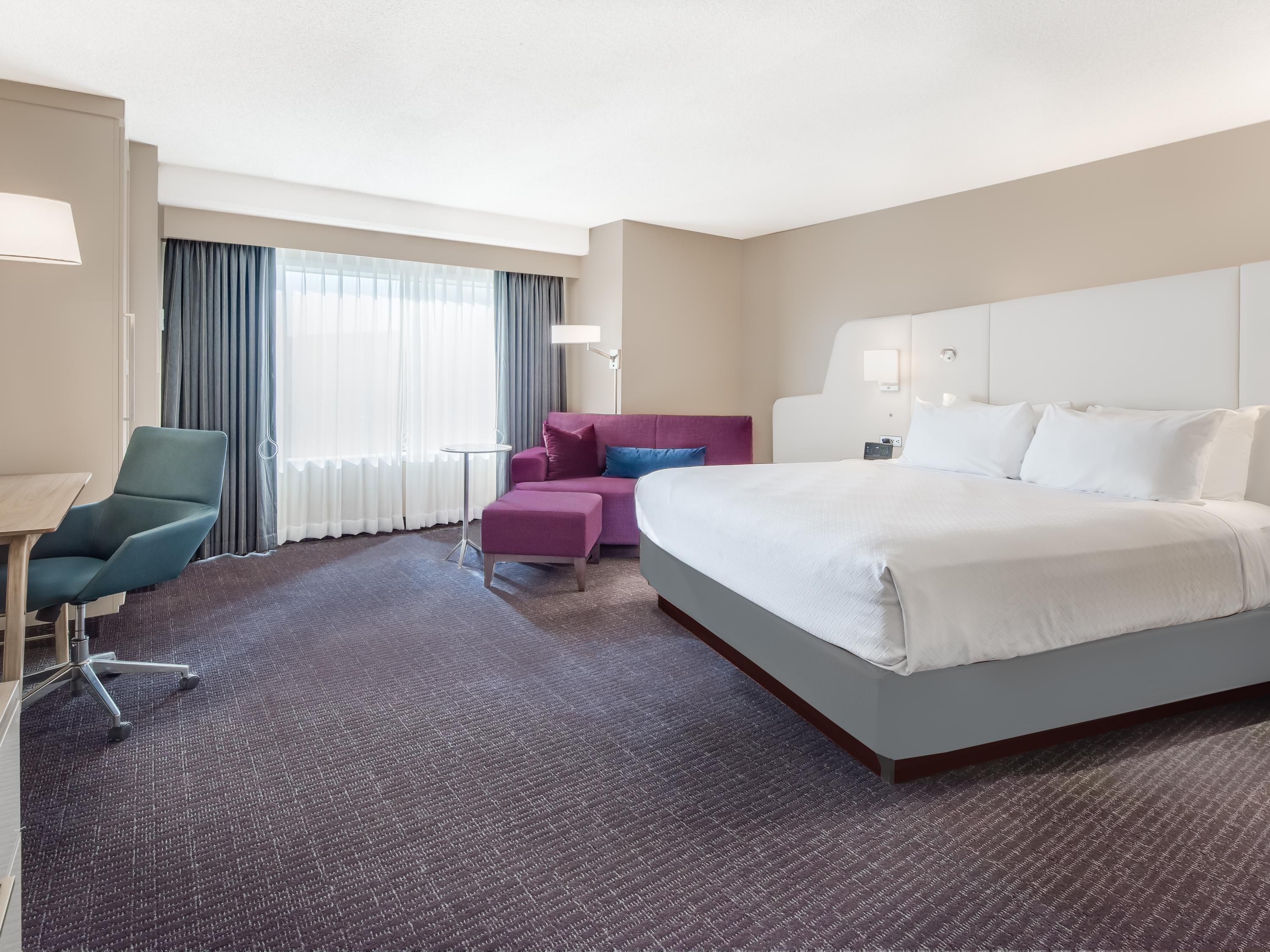 Guest rooms so advanced they earned a patent, our WorkLife rooms help you maximize productivity and relaxation with enhanced connectivity and comfort. The dynamic sofa nook is ideal for both working and unwinding, while the cocooning headboard, plush linens, and mattress lead to sweet dreams. 
