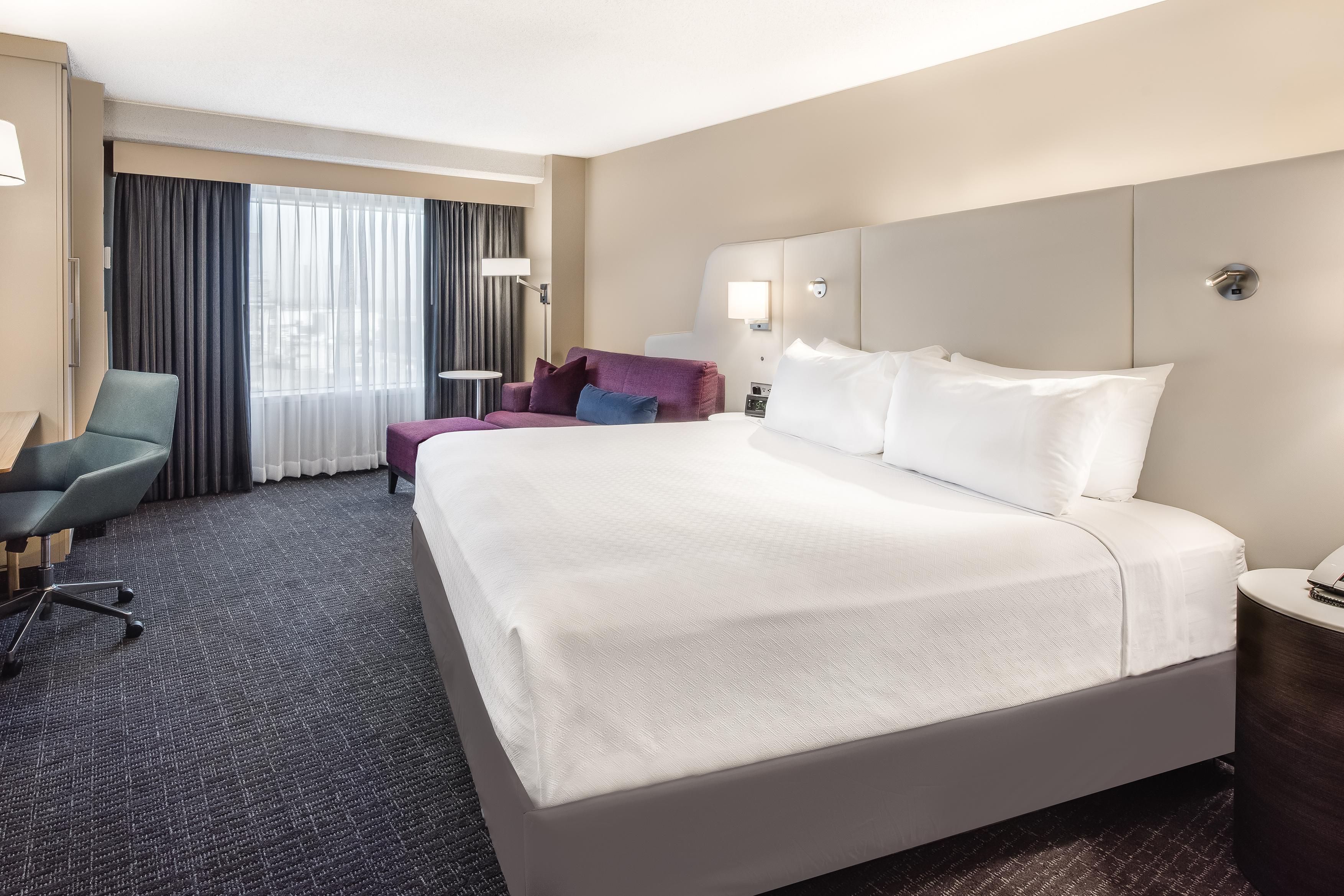 Crowne Plaza Cleveland at Playhouse Square - hotel rooms