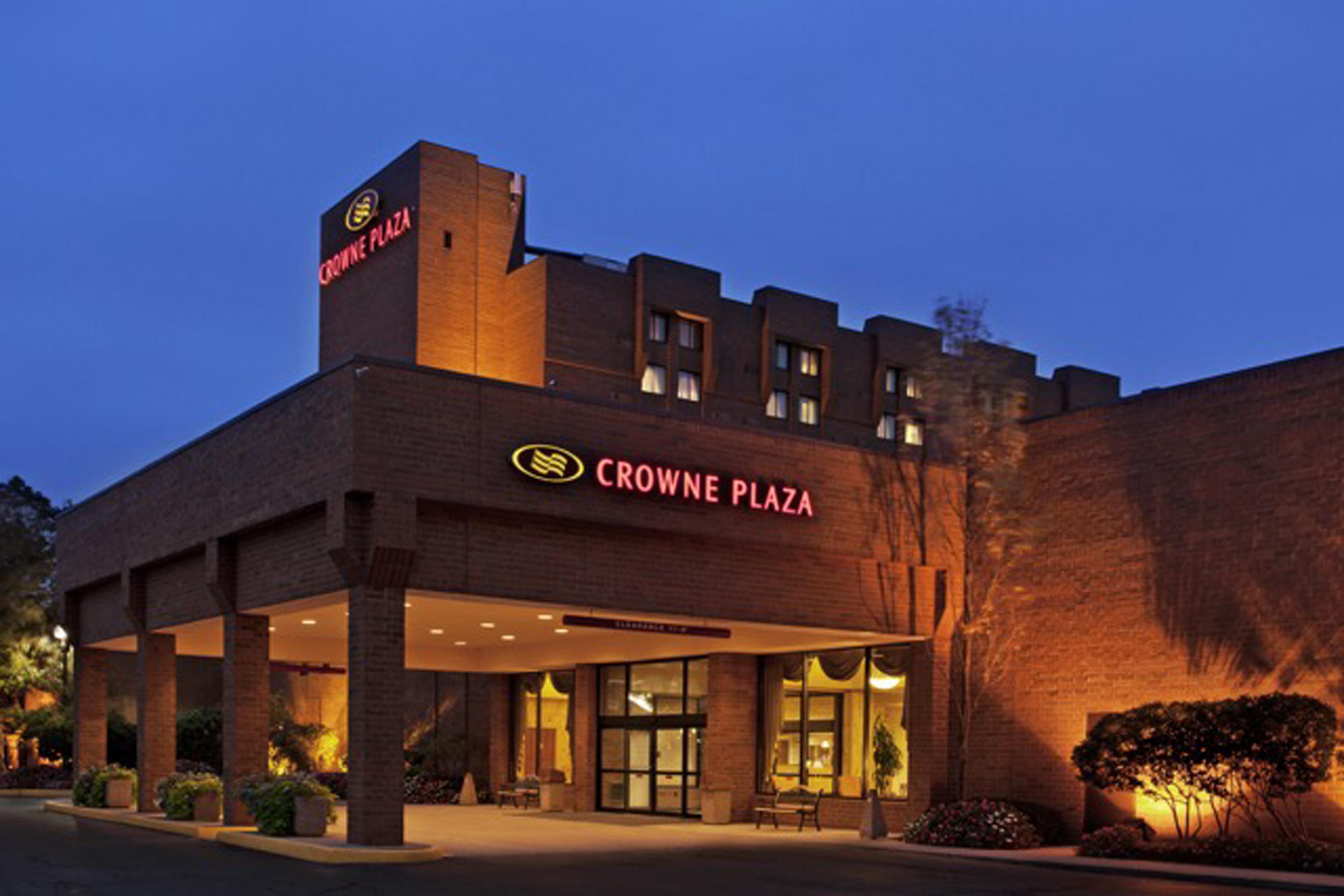Welcome to the Crowne Plaza Columbus North-Worthington hotel.
