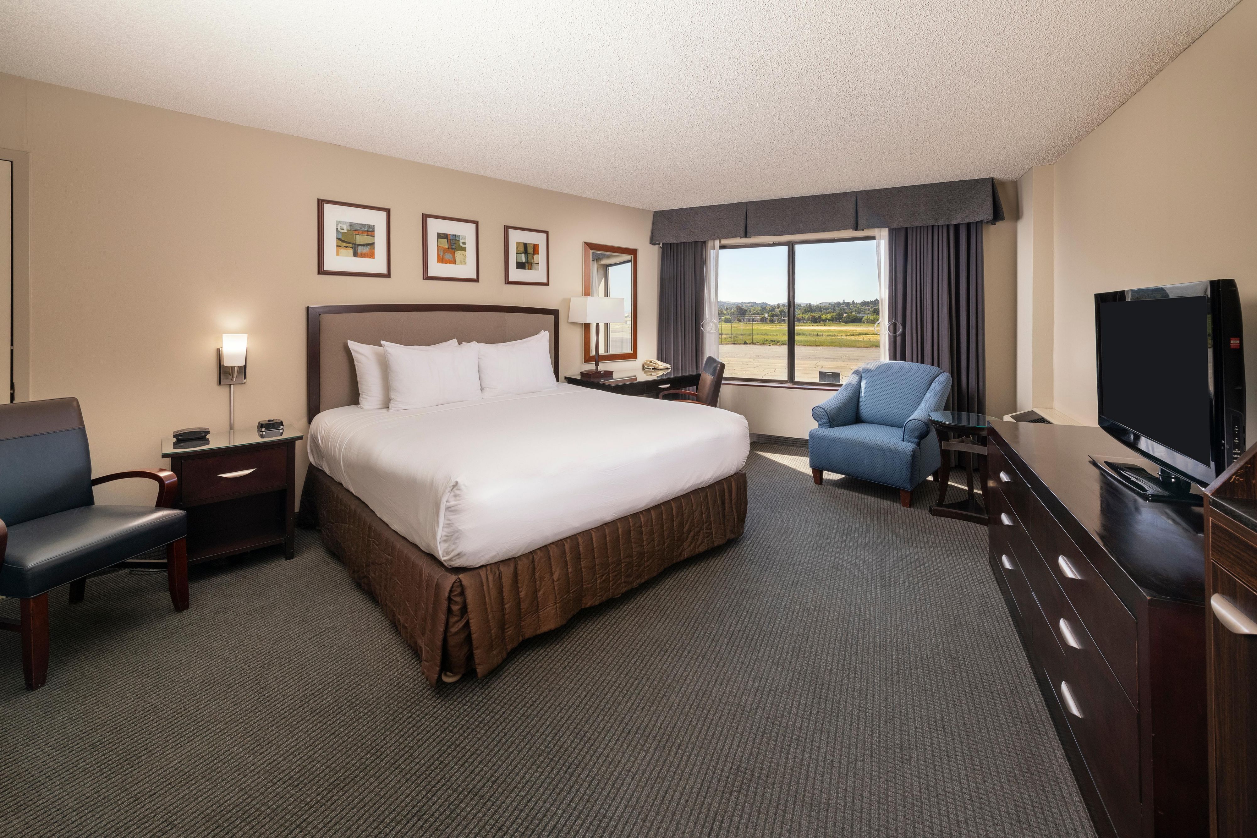 Make yourself at home in our king guest rooms.