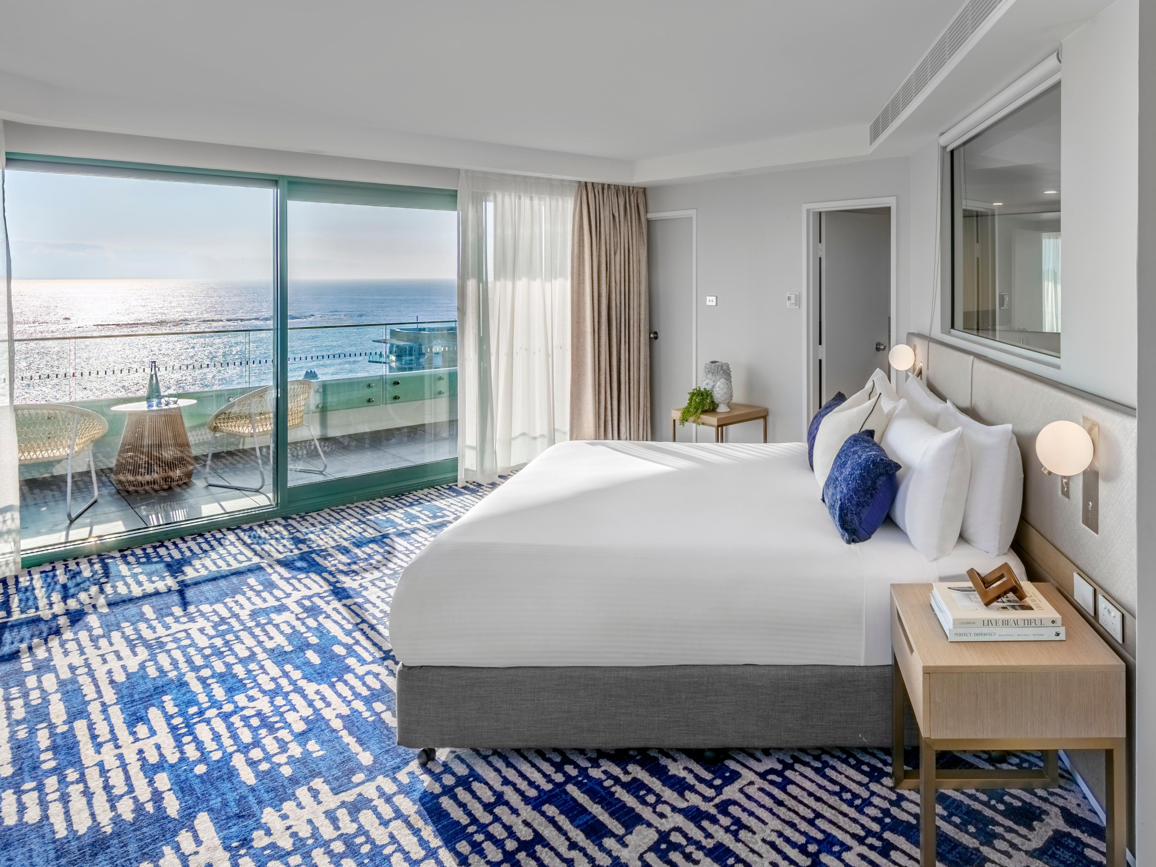 Have you seen Oceanview Suites? In addition to spacious corner suites on each floor, we have two signature suites for an extra special holiday experience.

Our spacious Reef Suite features contemporary décor, a separate living room and lavish modern en suite.
