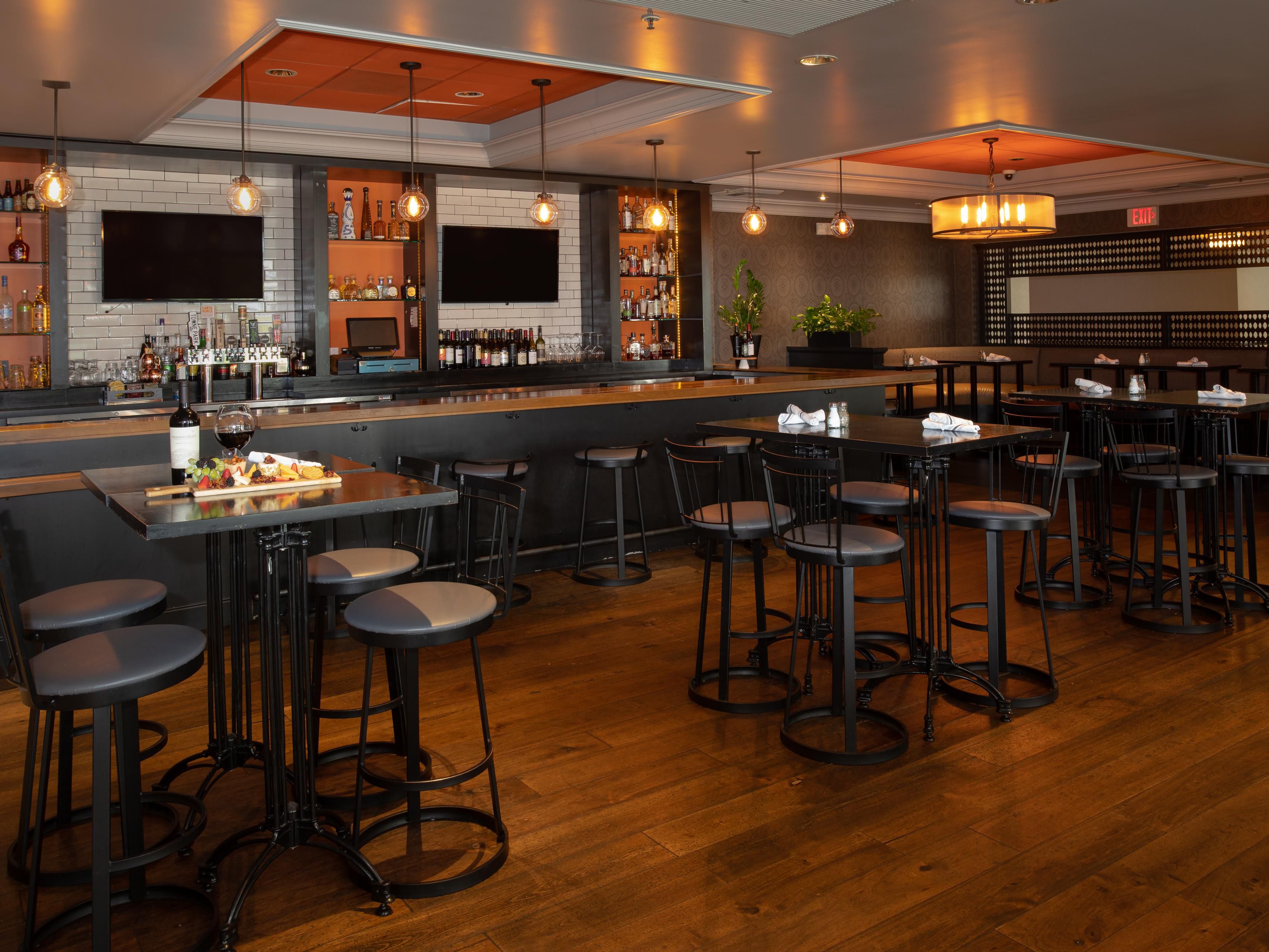 Experience delicious offerings at Fireside Tavern, our Costa Mesa restaurant and bar. Indulge in a hearty breakfast, savor mouthwatering burgers, share flavorful flatbreads, and enjoy a variety of salads and small plates. Join us for dinner and drinks on the outdoor patio with a cozy fire pit, or swing by for Happy Hour from 4:00 PM to 7:00 PM. 