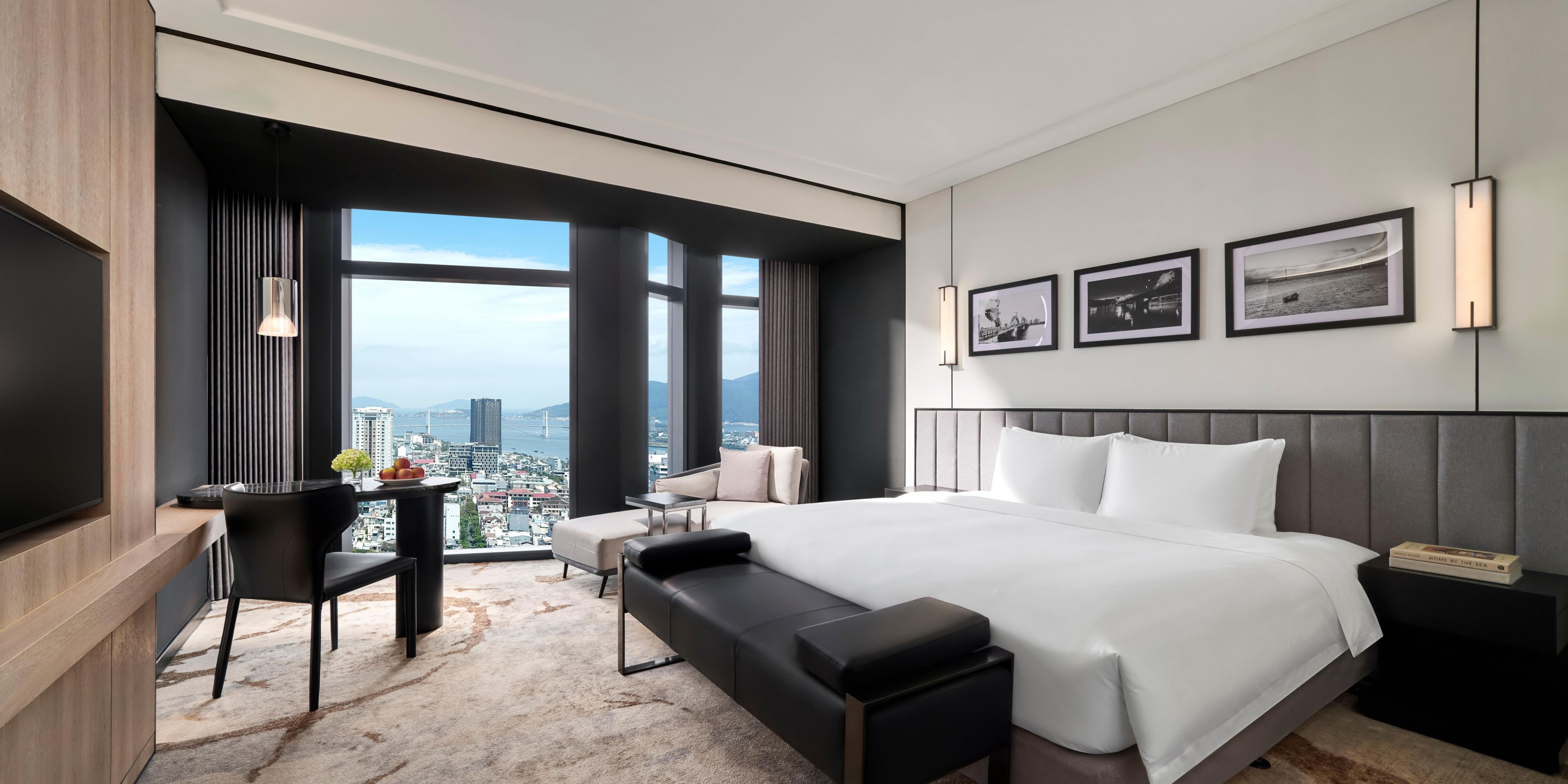 $hotelInfo.mediaDetails.welcomePhotos.primaryPhoto.caption}