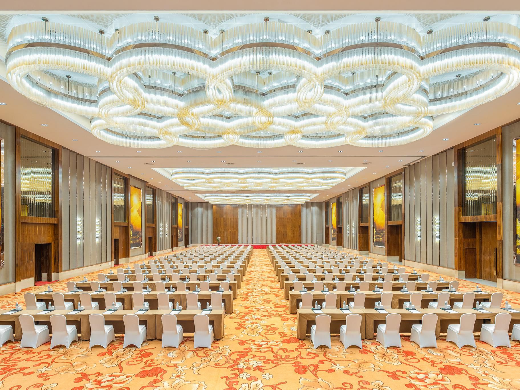 The hotel boasts 3400 Square meters of flexible event space in 12 meeting rooms, including our Grand ballroom that can seat up to 1000guests. Let our Crowne Meetings Director tailor our facilities to suit your event’s needs, whether it’s a boardroom meeting, exclusive product launch, or annual company dinner. Our master chefs will craft full banque