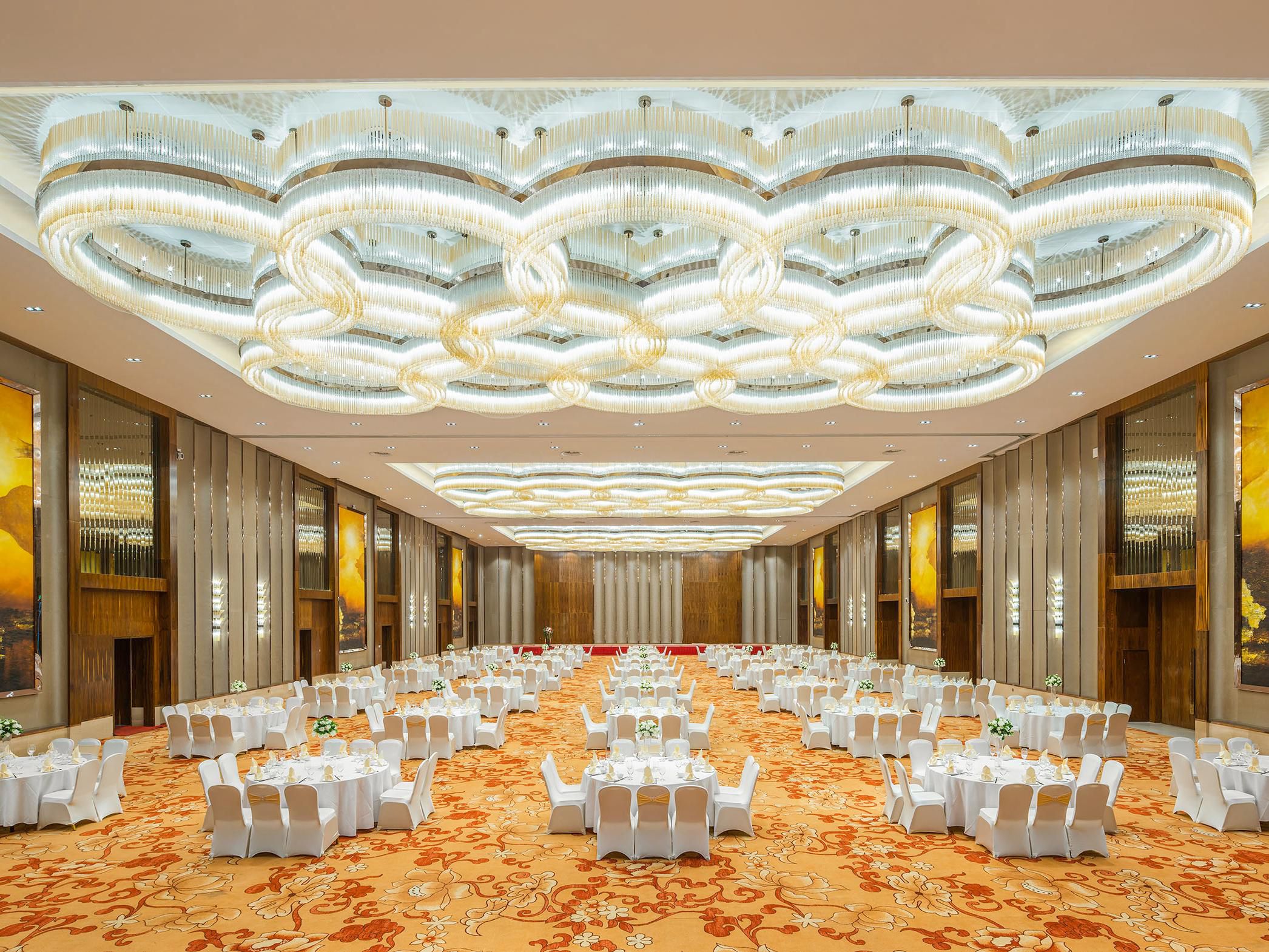 Just because you’re on a budget doesn’t mean you can’t have the best! Crowne Plaza Dalian Sports Center offers comprehensive packages starting from RMB 2999/table.