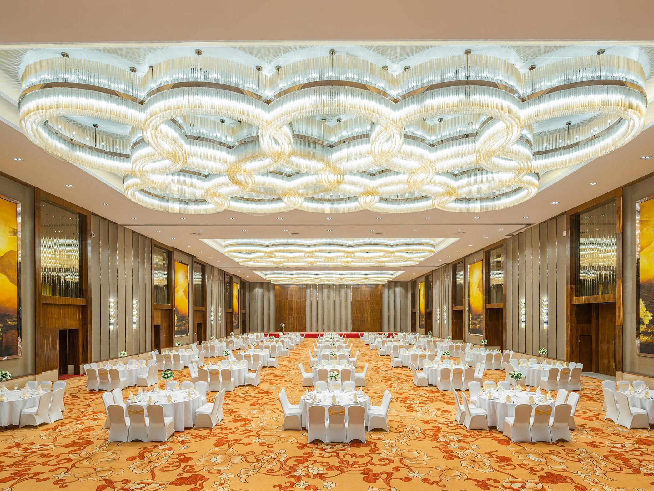 Just because you’re on a budget doesn’t mean you can’t have the best! Crowne Plaza Dalian Sports Center offers comprehensive packages starting from RMB 3499/table.