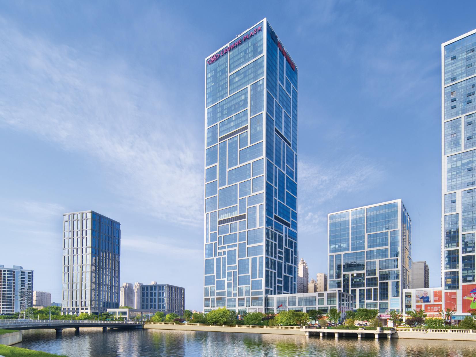 Crowne Plaza Dalian Xinghai is situated in the city's southwestern part in the iconic Xinghai Square area.ntion and exhibition events. By straight-line distance, hotel is 10 kilometers from Dalian Zhoushuizi International Airport and 5 kilometers from Dalian Railway Station. 