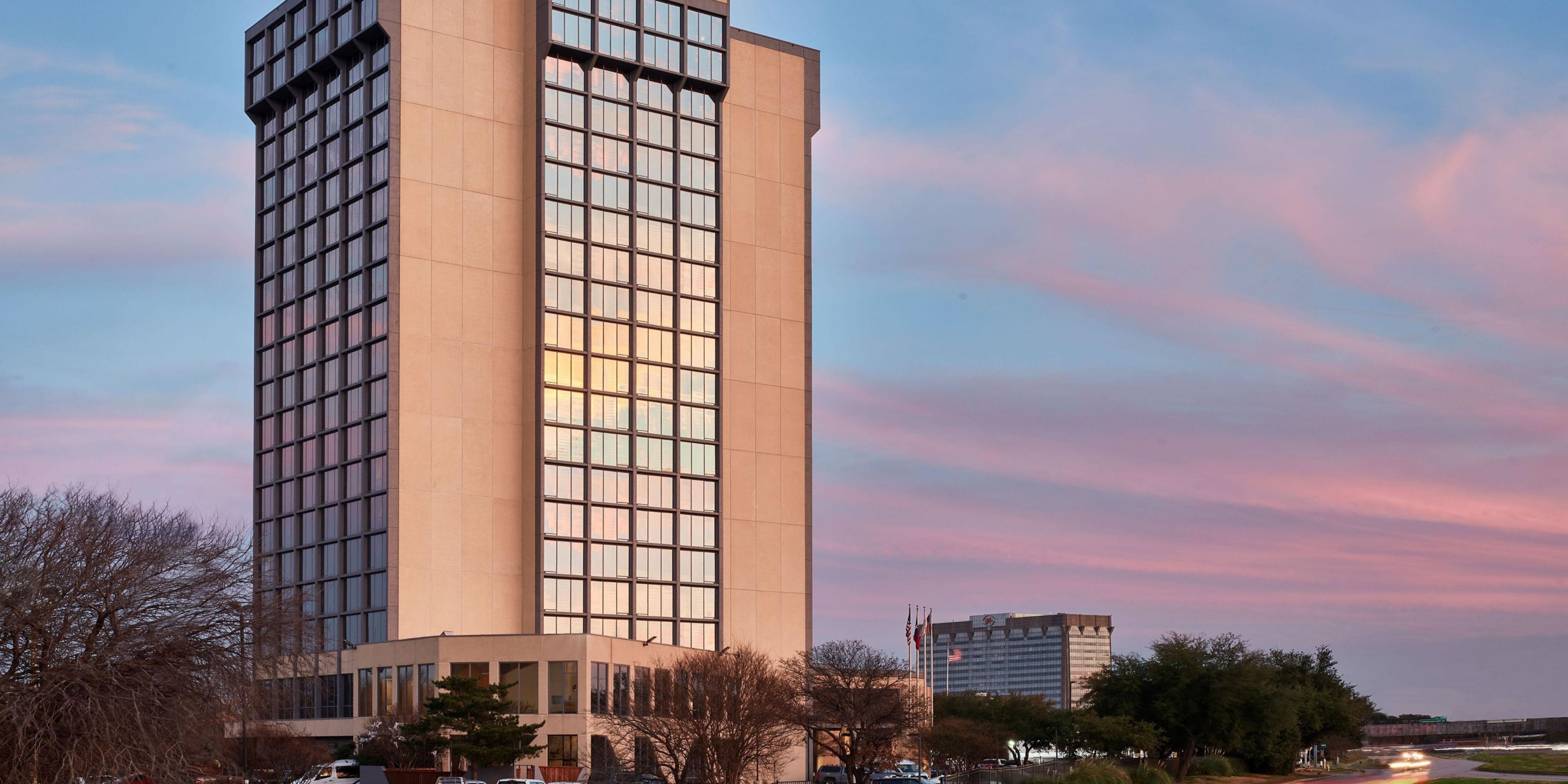 Crowne Plaza Dallas Market Ctr - Cánh đồng tình yêu