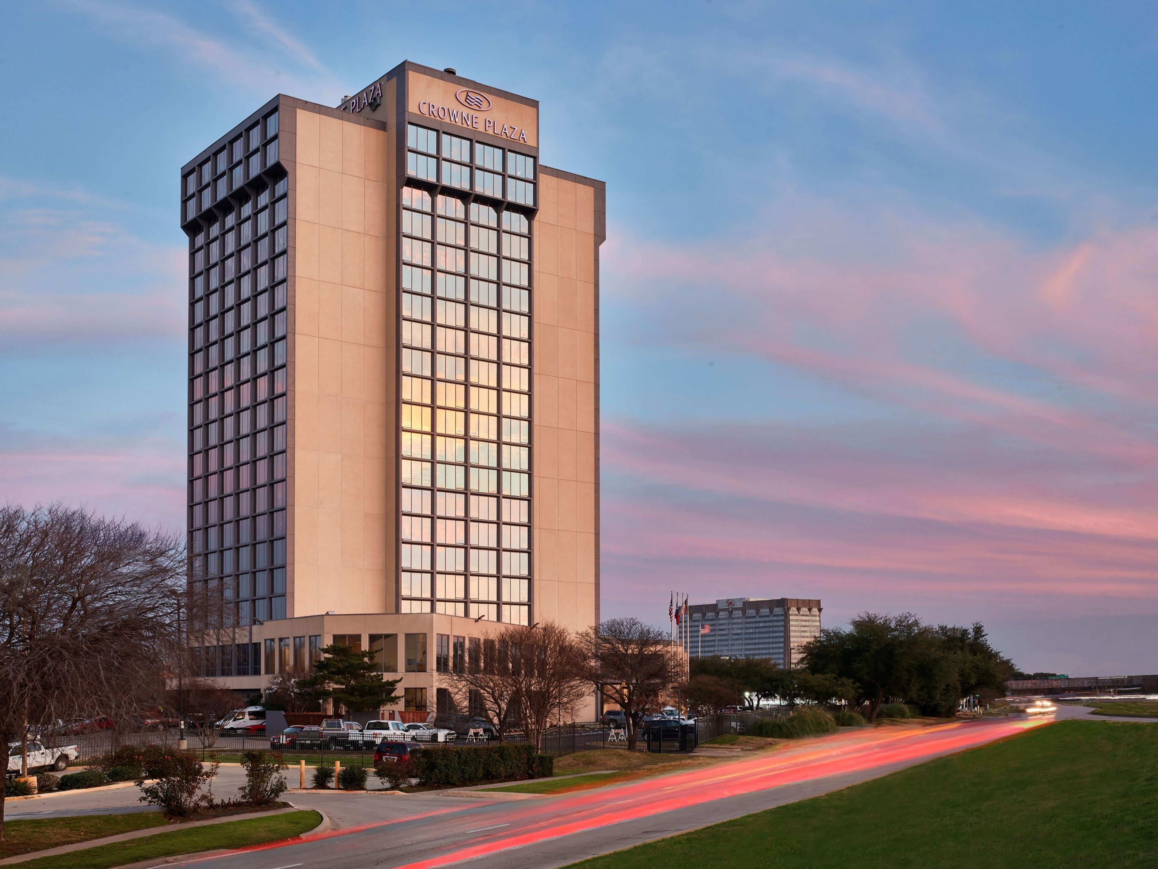 댈러스 호텔이 새롭게 단장했습니다!