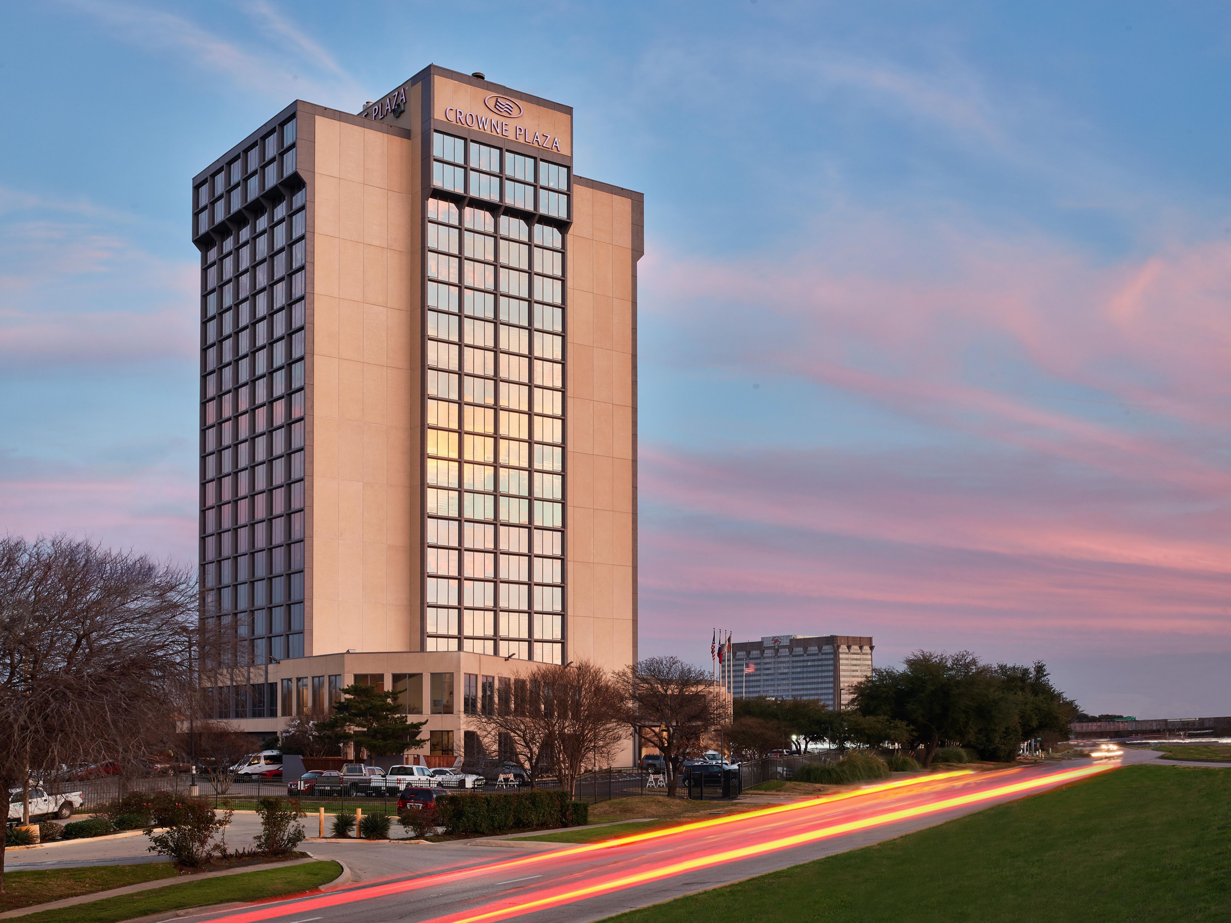 Crowne Plaza Dallas Market Ctr Love Field exceptional location. 