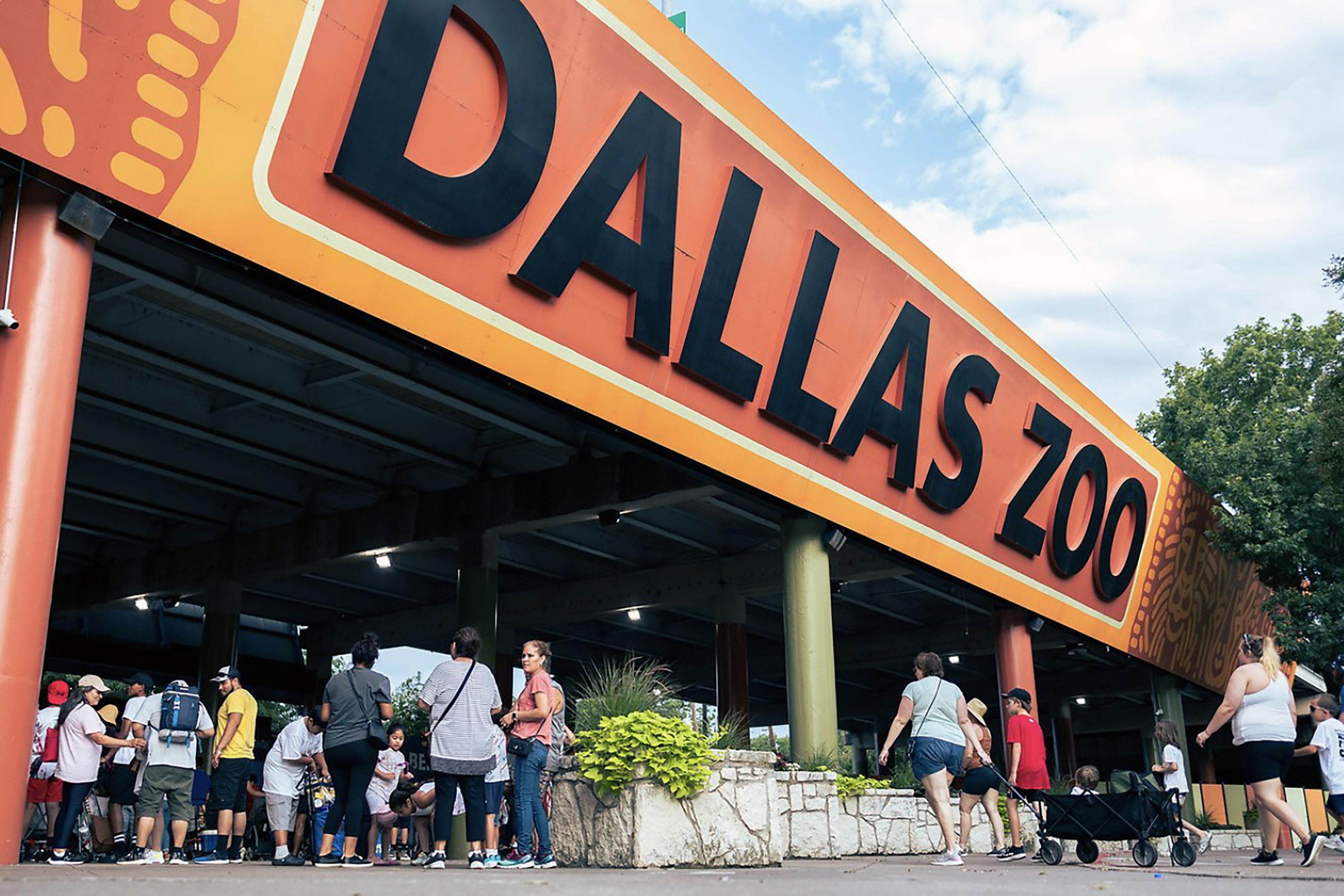 Dallas Zoo entrance
