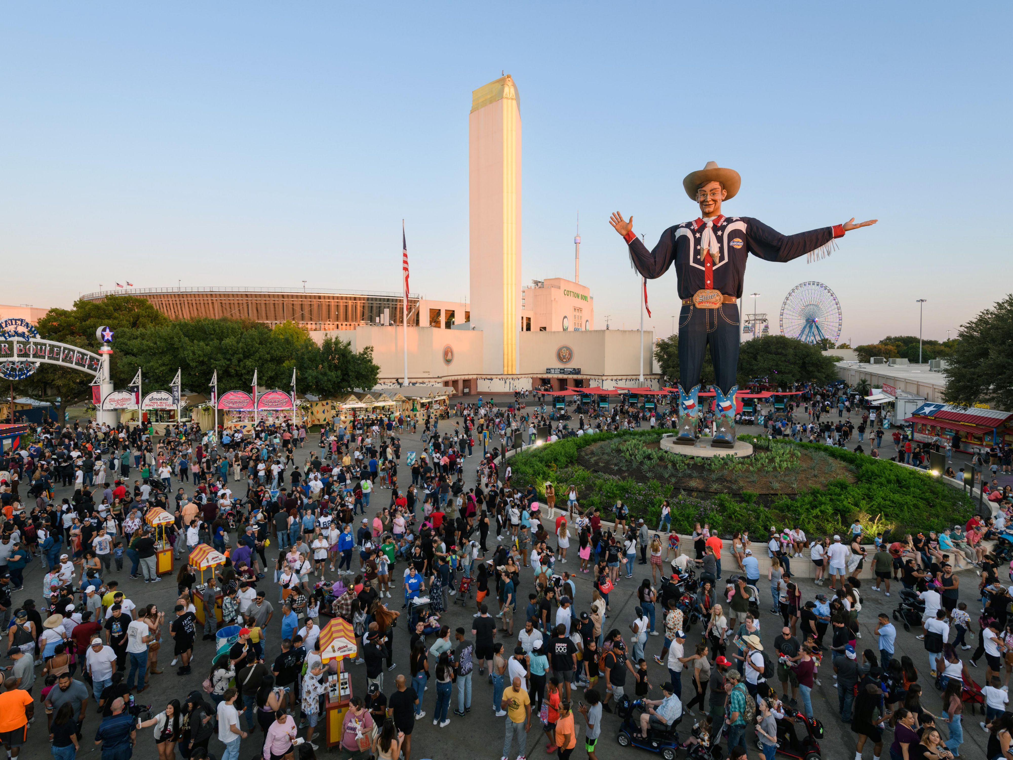 La Foire d'État du Texas célèbre tout ce qui est texan en encourageant l'agriculture, l'éducation et l'implication de la communauté par le biais de divertissements de qualité dans un environnement familial.