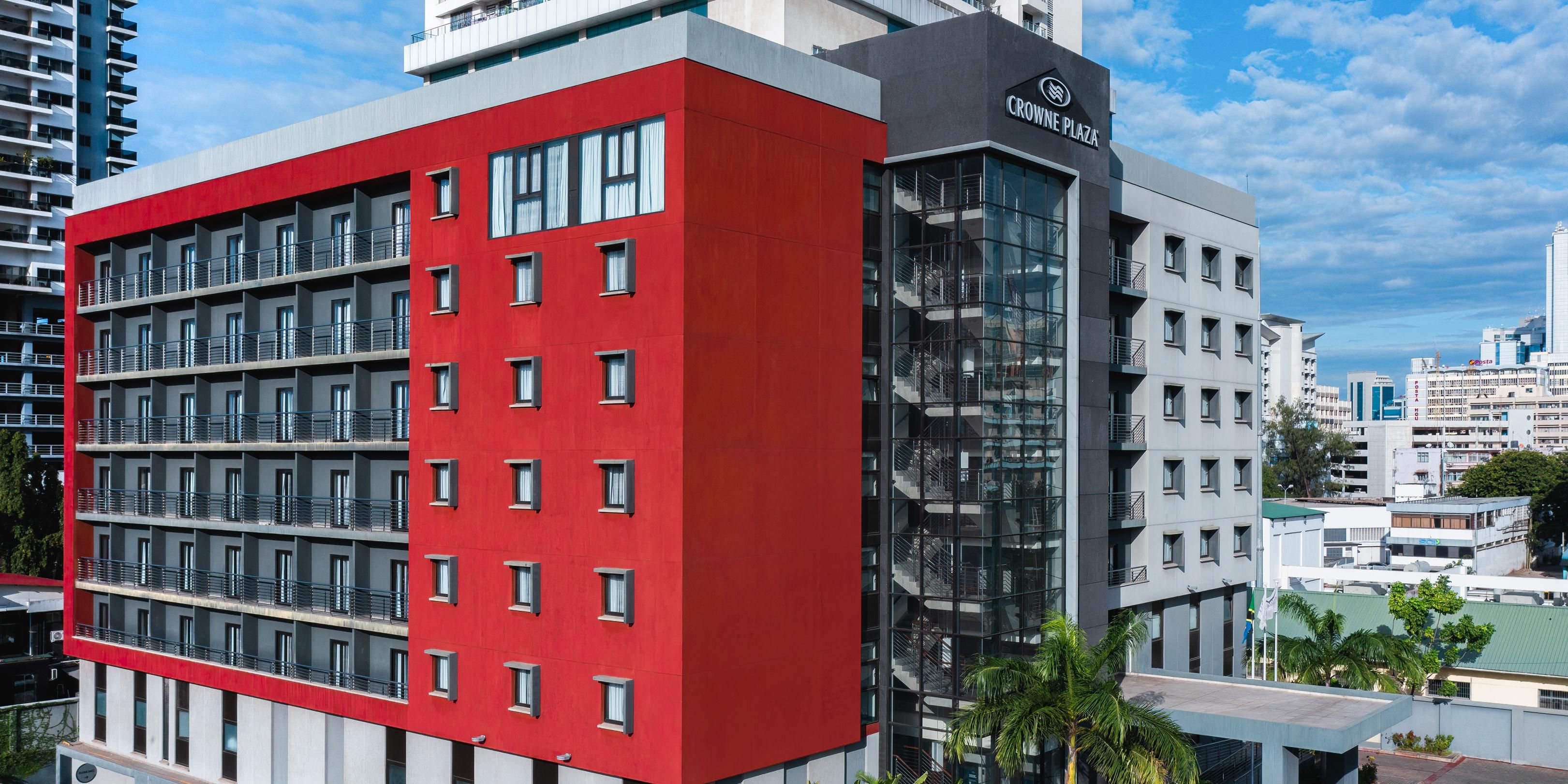 Among the finest hotels in Tanzania’s largest city, Crowne Plaza Dar es Salaam’s offerings extend from a refreshing plunge pool and bar to an invigorating fitness centre. Benefit from our efficient laundry service and a wide range of thoughtful amenities designed for your utmost convenience.