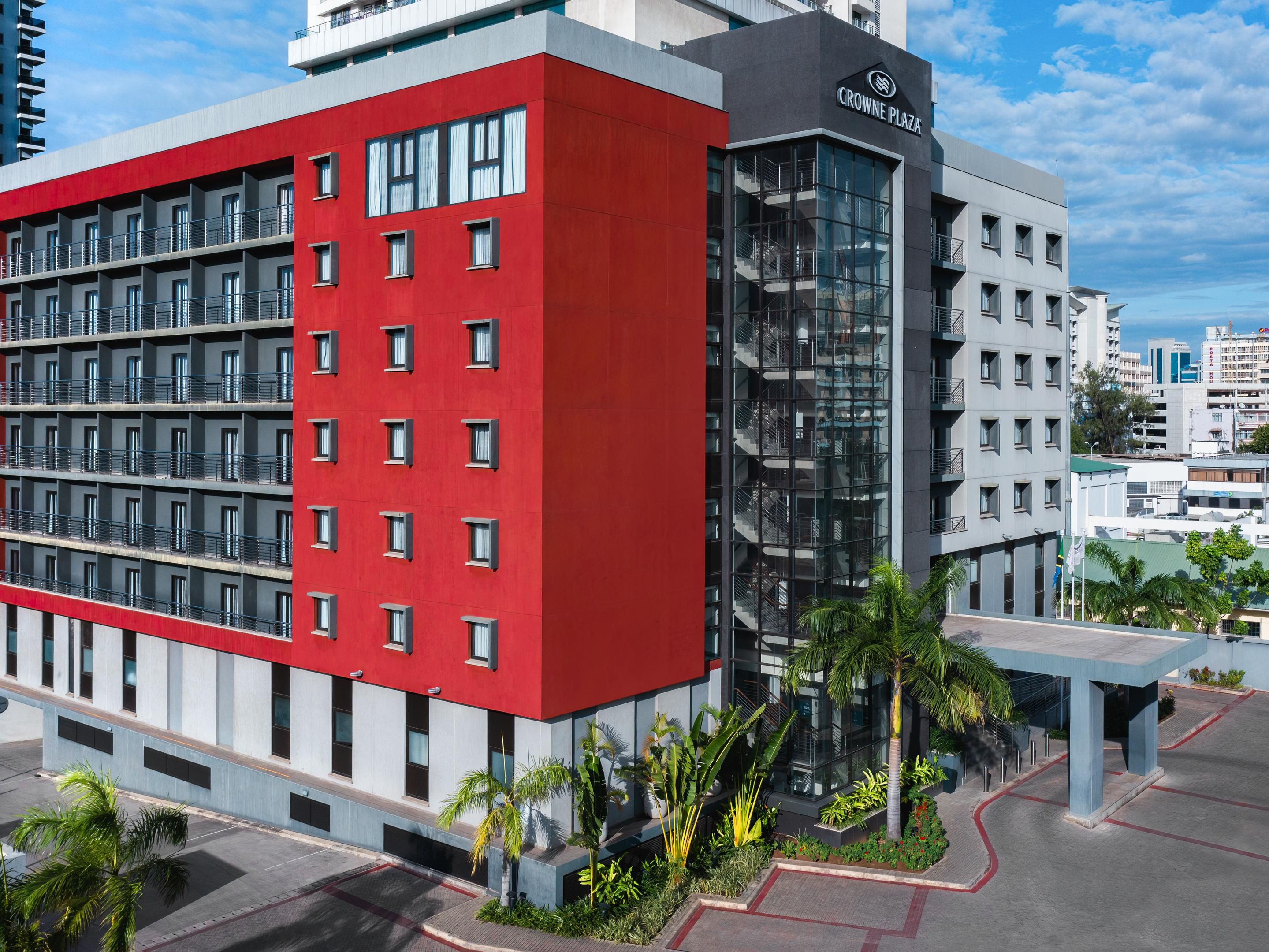 Among the finest hotels in Tanzania’s largest city, Crowne Plaza Dar es Salaam’s offerings extend from a refreshing plunge pool and bar to an invigorating fitness centre. Benefit from our efficient laundry service and a wide range of thoughtful amenities designed for your utmost convenience.