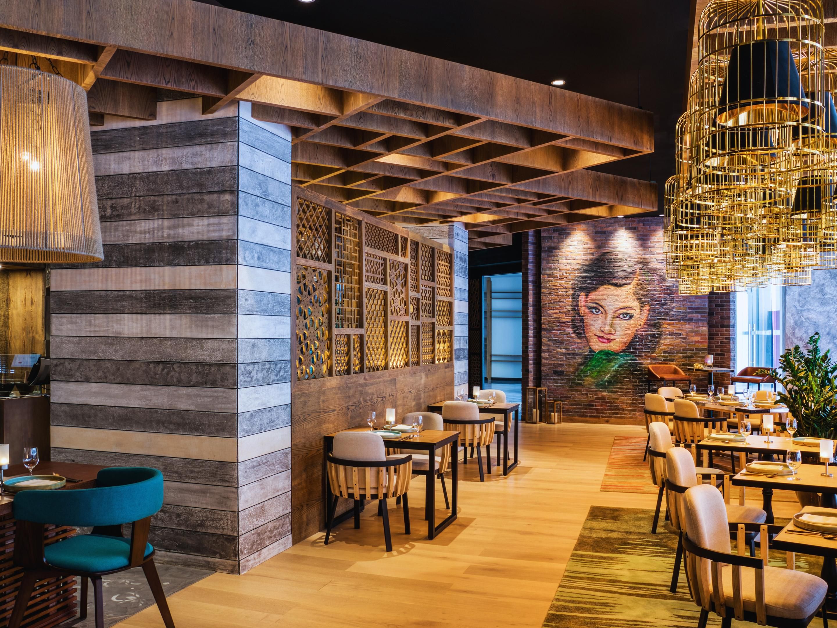 Savour the unexpected across our diverse dining venues. Whether it’s a soulful meal, a relaxed coffee catch-up, an evening drink, or an authentic Thai journey at our signature outlet, Charm Thai. Crowne Plaza Dubai Marina invites you to explore five distinctive culinary experiences, perfectly suited to every moment.