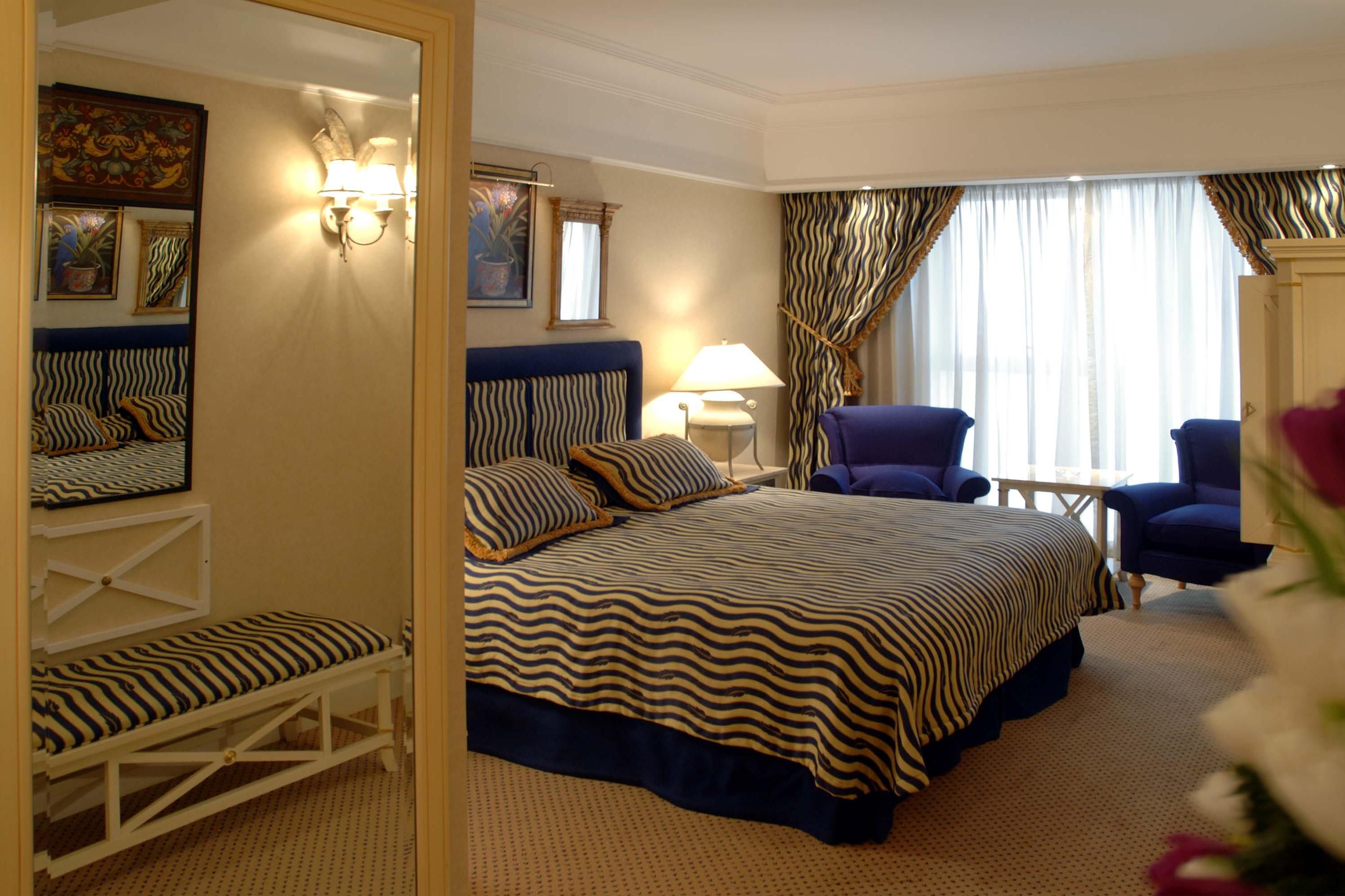 Elegantly-appointed Crowne Suite fitted with an equipped kitchen