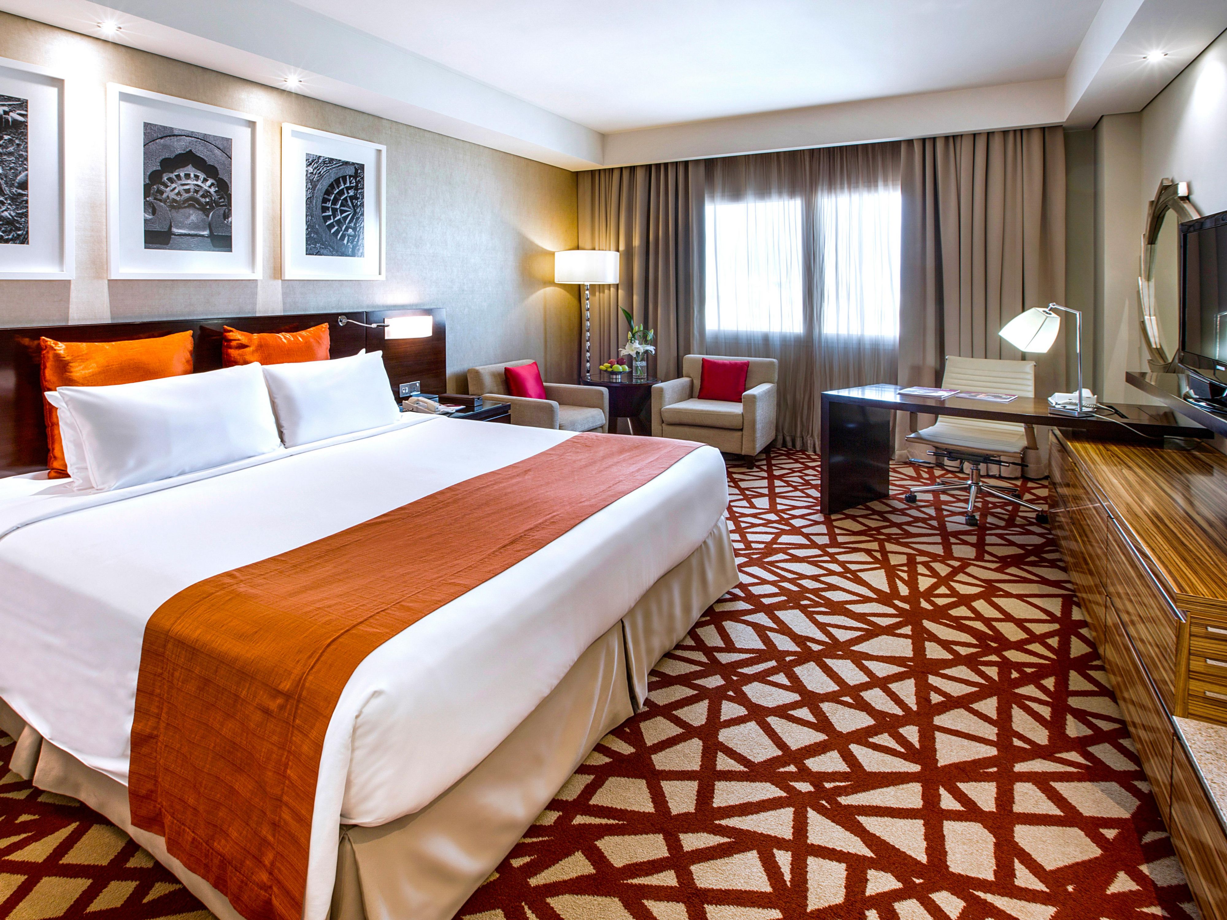 Номер де. Crowne Plaza Дубай. Дубай отель Crowne Plaza Dubai. Crowne Plaza Dubai Deira 5*. Crowne Plaza Dubai - Deira 4*.