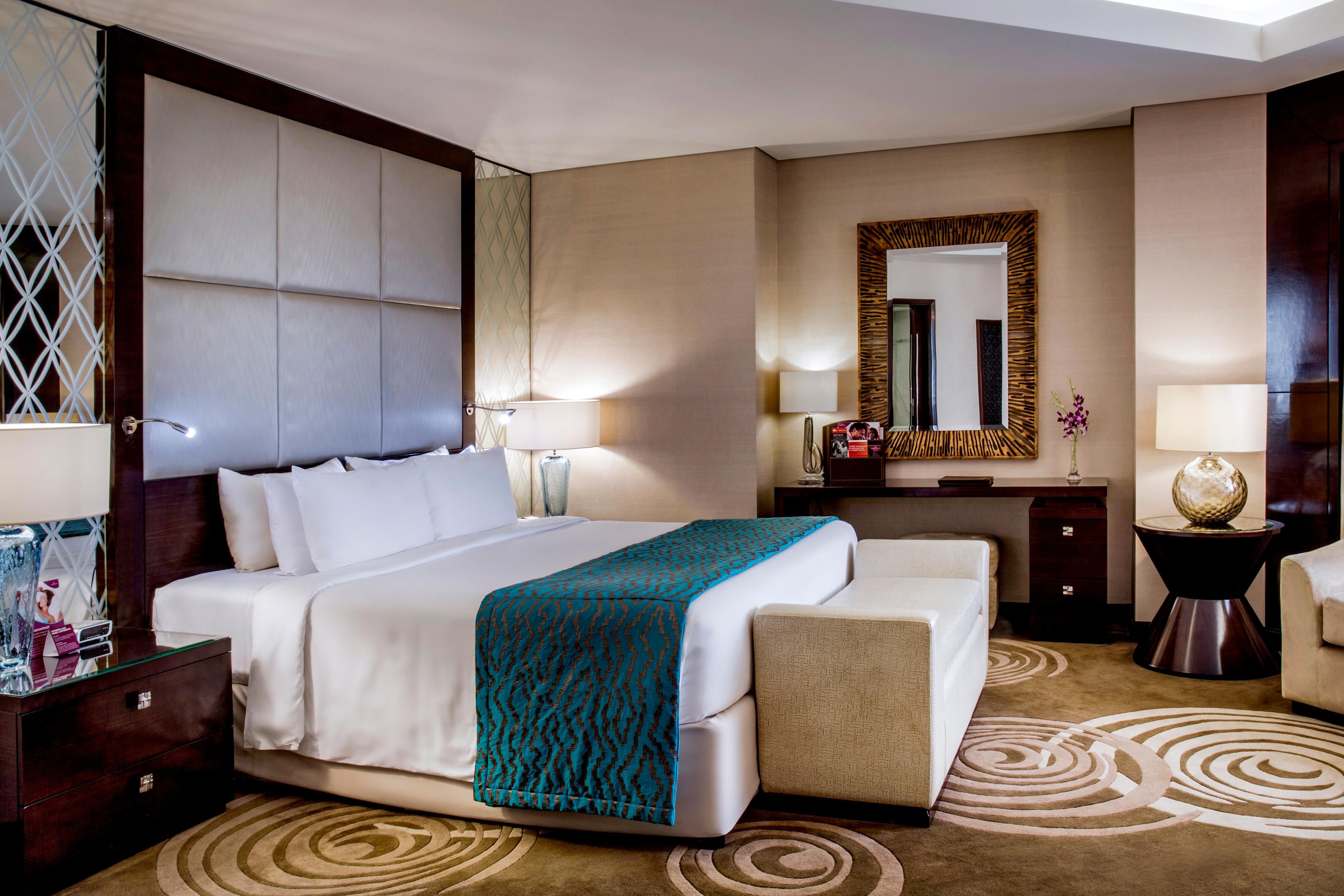 Crowne Plaza Dubai-Deira - 5 star hotel - ROYAL SUITE BEDROOM