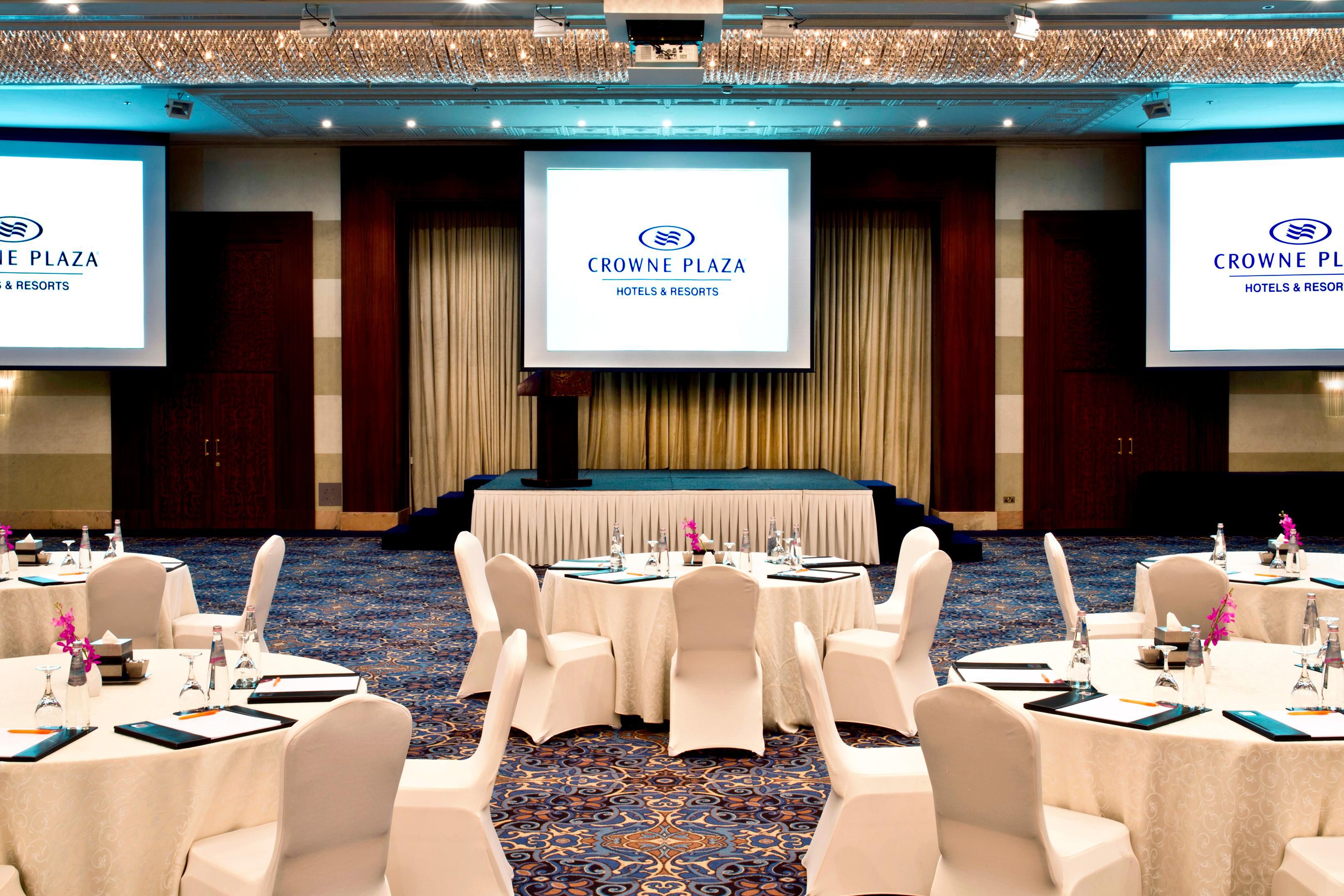 Al-Thuraya-Ballroom Table Setup