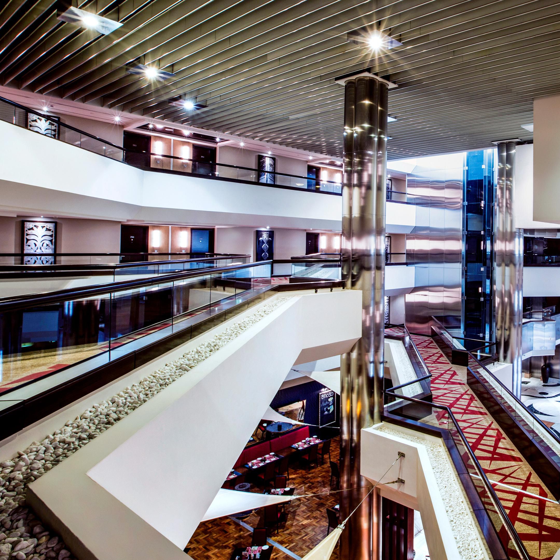 Crowne Plaza Dubai-Deira - 5 star hotel in Dubai-Interior Hallways