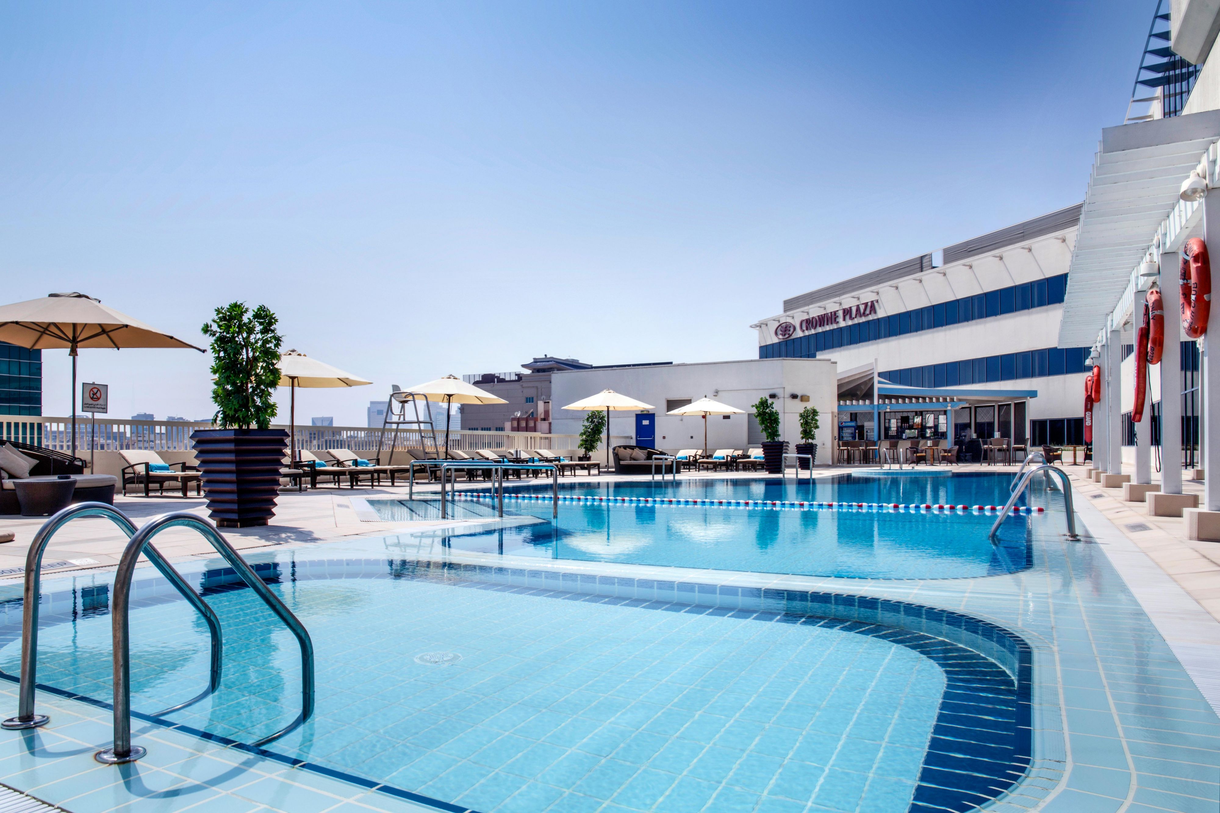 Crowne Plaza Dubai-Deira - 5 star hotel in Dubai - Rooftop Pool