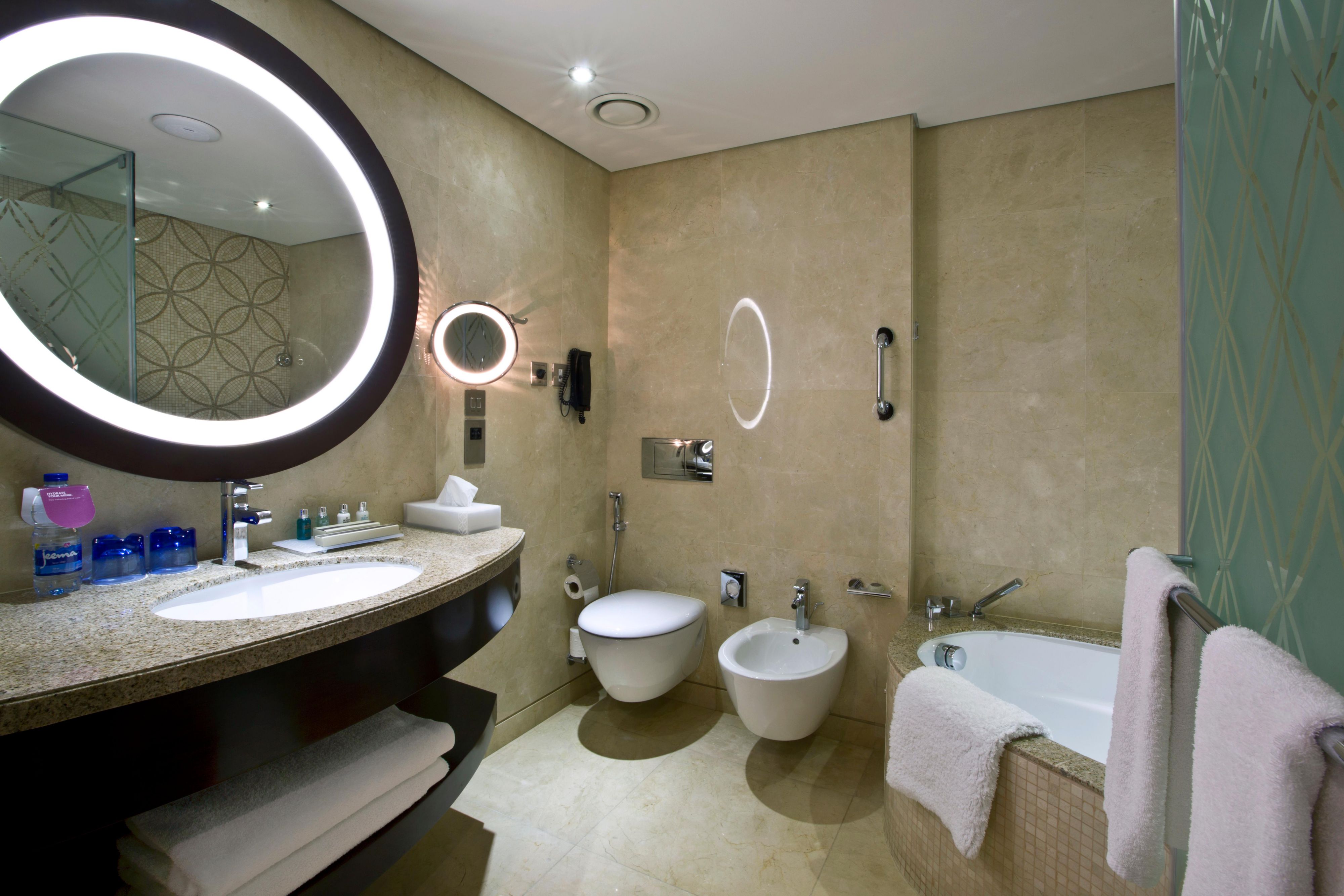 Crowne Paza Dubai-Deira - 5 star hotel - EXECUTIVE SUITE BATHROOM