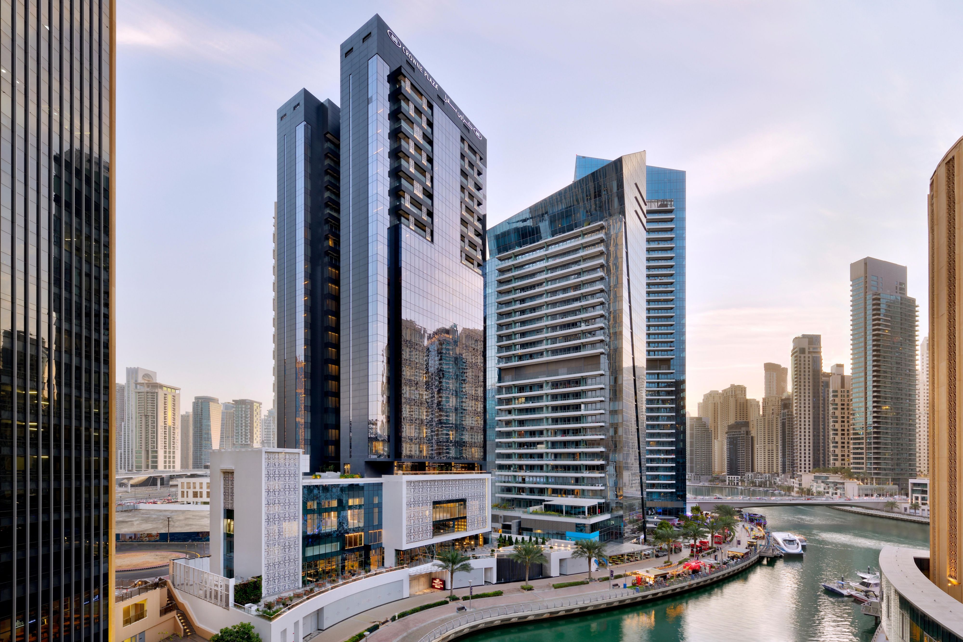 Luxury hotel in the heart of Dubai Marina