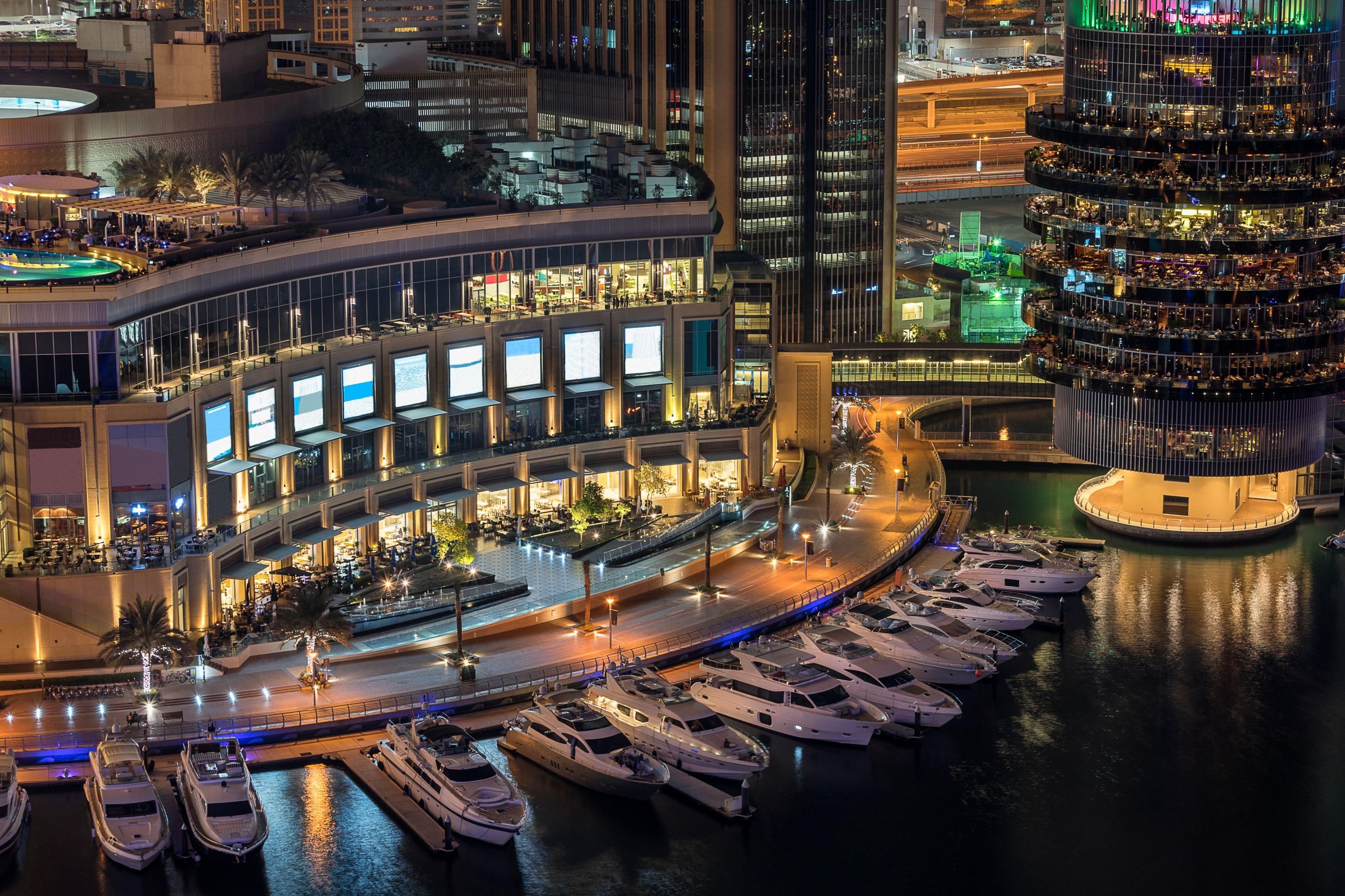 Explore 140 stores and 21 dining options at Dubai Marina mall