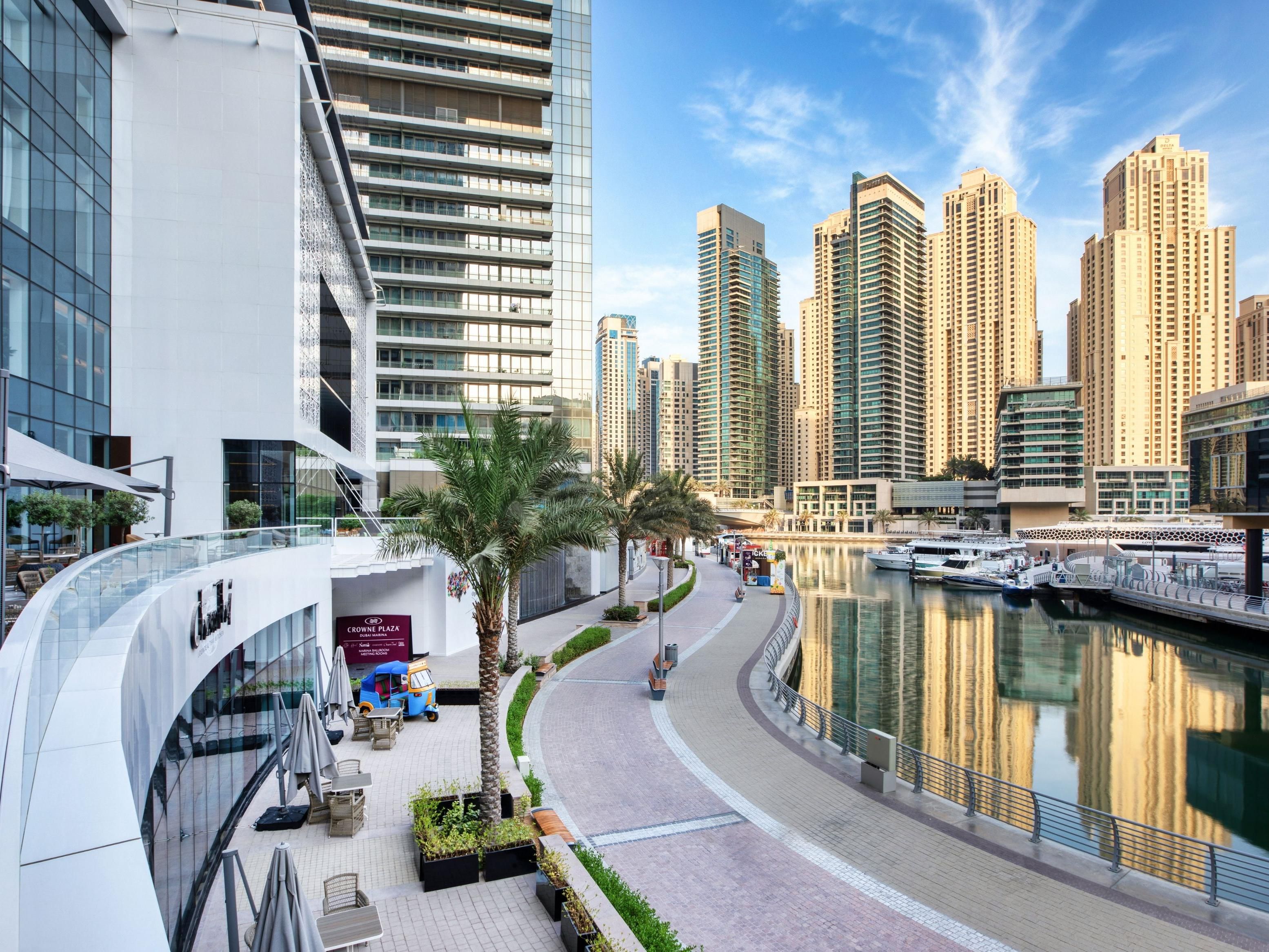 Какие районы дубая лучше. Crowne Plaza Dubai Marina. Crowne Plaza Dubai Marina 5* (Dubai Marina). Crowne Plaza Dubai 5.