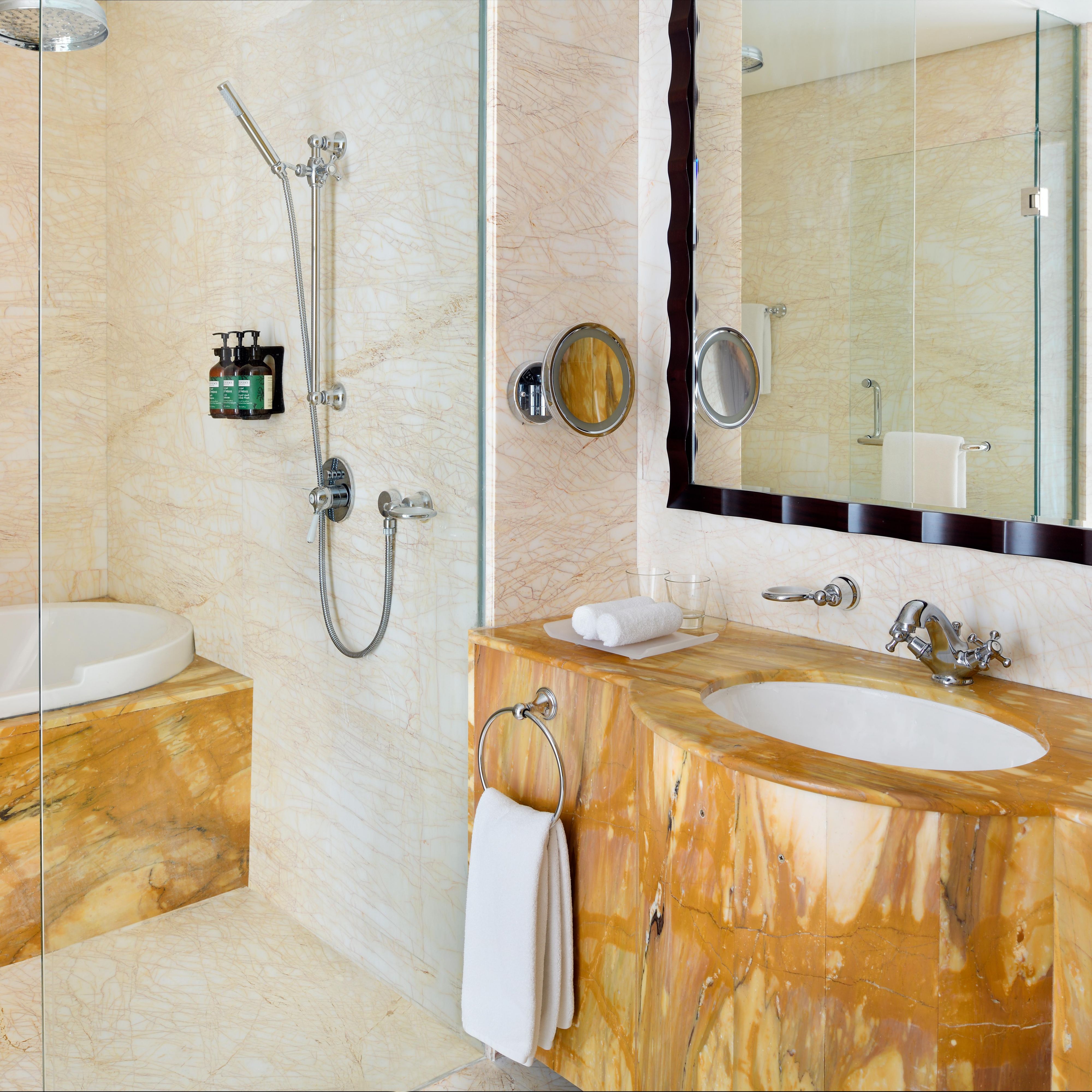 Guest Bathroom in Crowne Plaza Dubai Jumeirah 