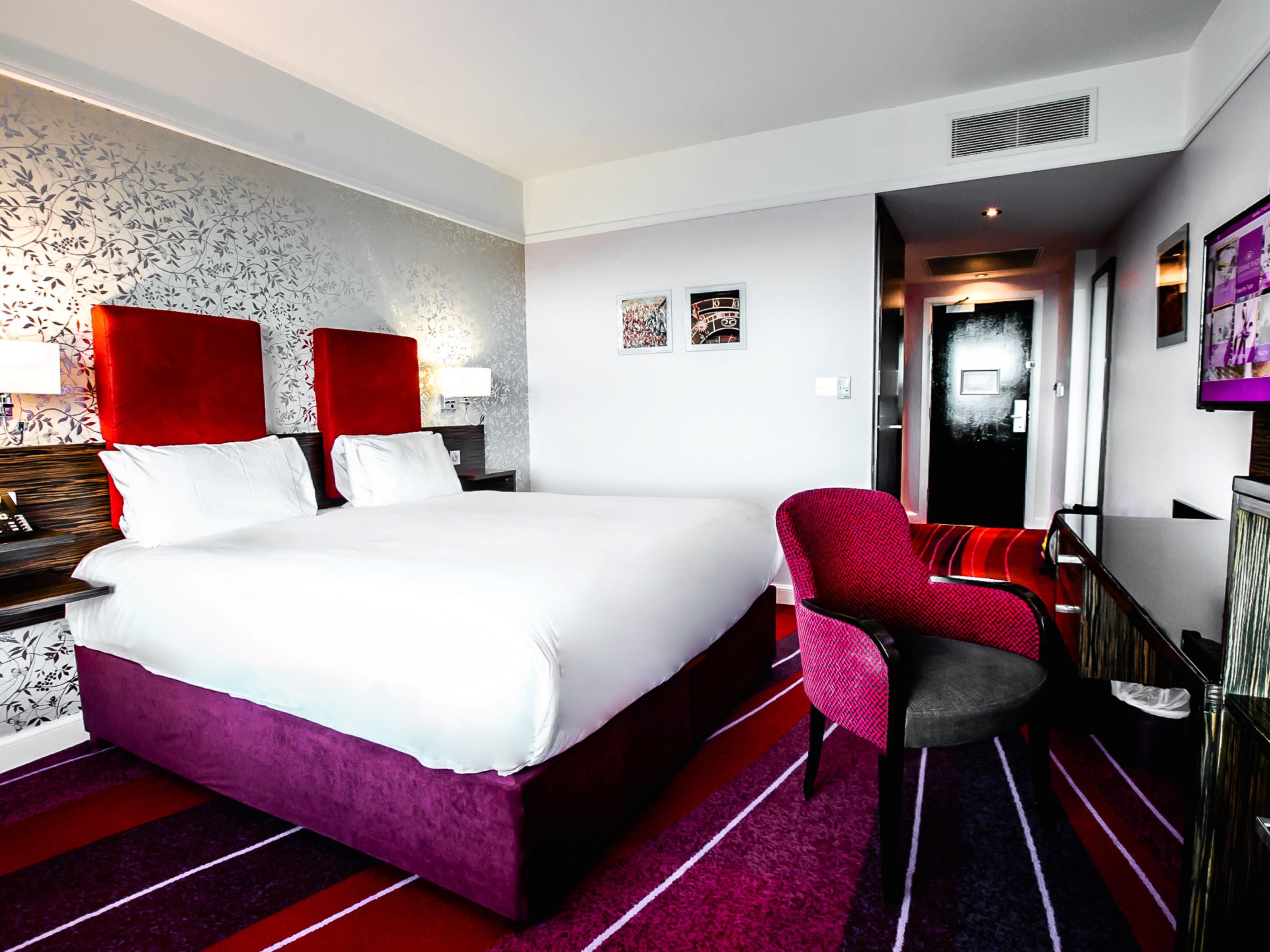 Host birthday parties, hen parties, christenings, weddings, gala dinners, and award ceremonies in our expansive Heather Suite near Dublin Airport. Perfect for theatre-style conferences, the Heather Suite can accommodate groups of 650 guests. The venue features a bar area and an exhibition space, with refreshments and registration available. 