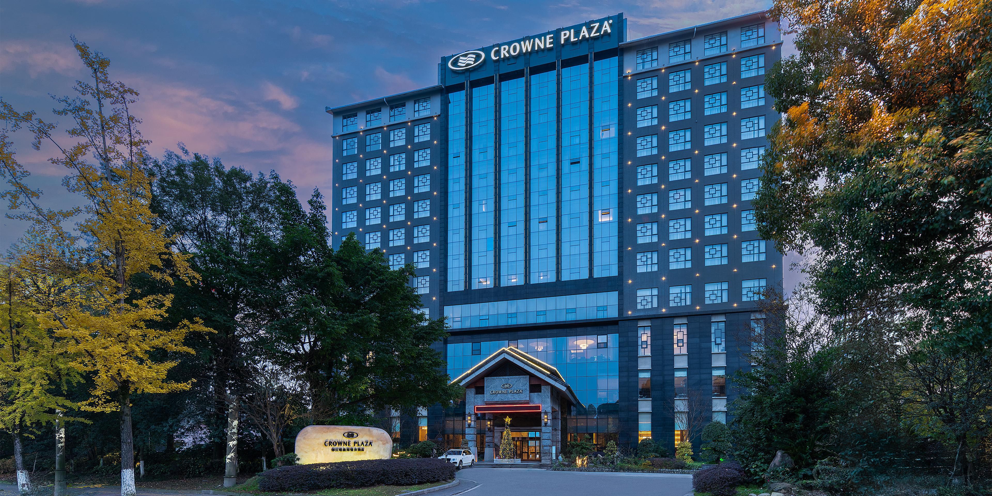$hotelInfo.mediaDetails.welcomePhotos.primaryPhoto.caption}