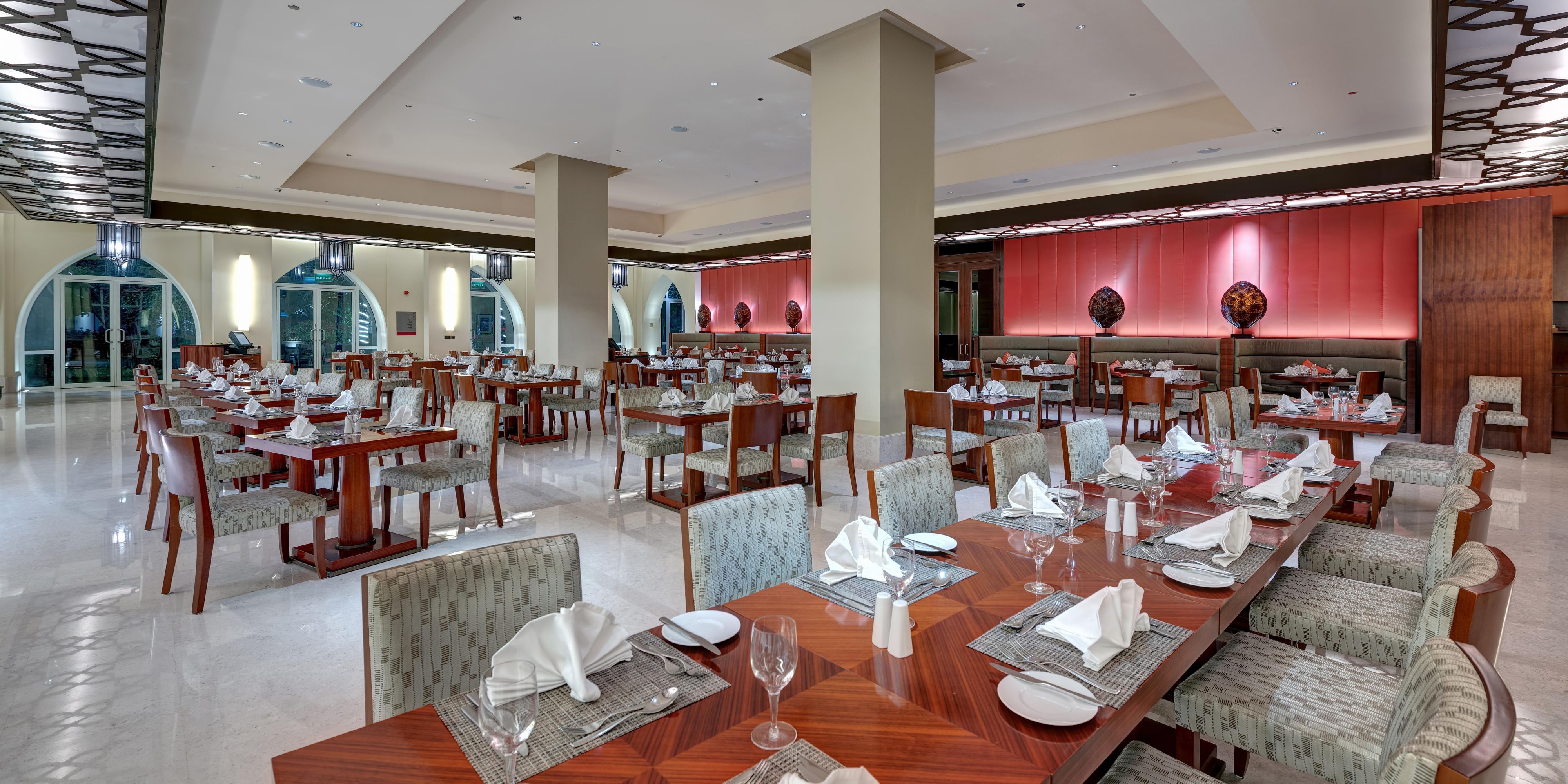 Restaurants Near Duqm - Crowne Plaza