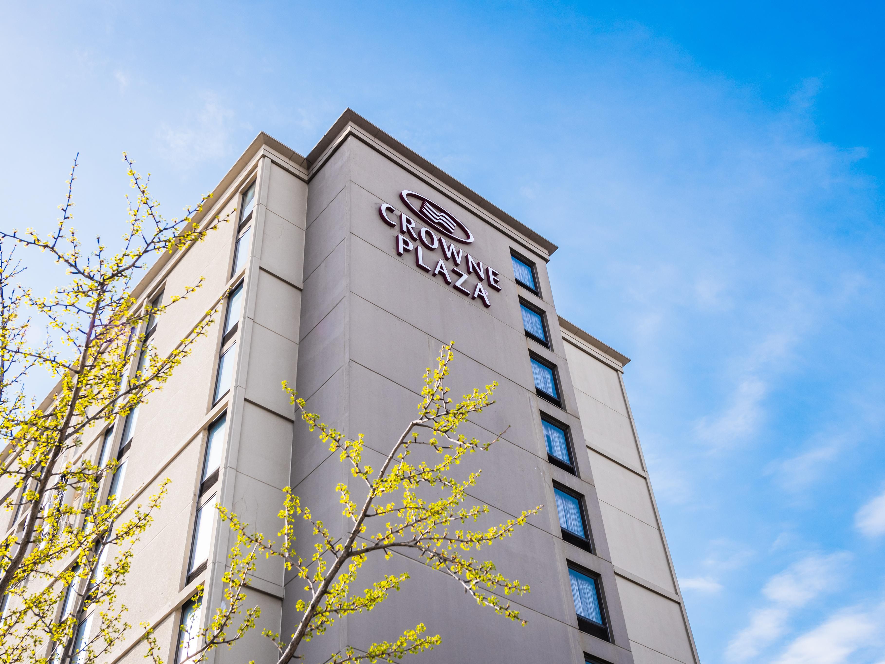 Crowne Plaza Edison Amenities - Business Hotel, in New Jersey