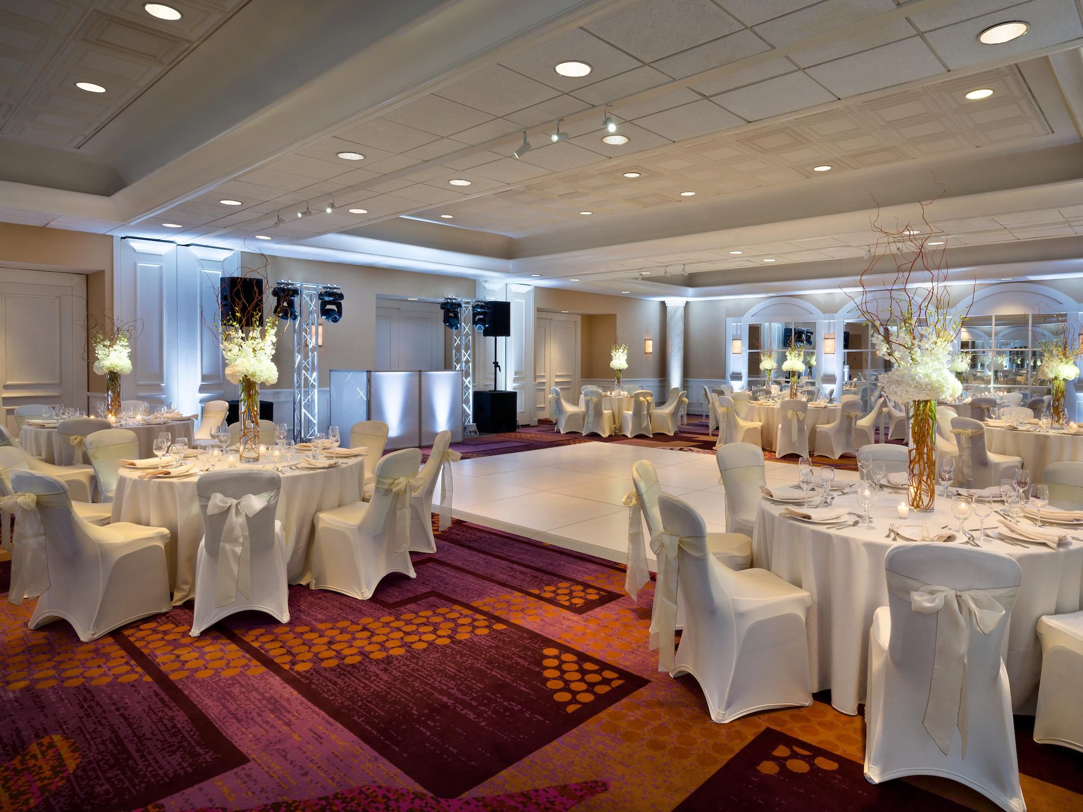 From a business seminar to a holiday party, host your next event in our hotel's fantastic meeting space. With nearly 6,000 square feet, conference rooms, and a grand ballroom, our flexible spaces are the ideal setting for your special occasion.  Our hotel's Meetings Director will help you plan the perfect event for your guests.
