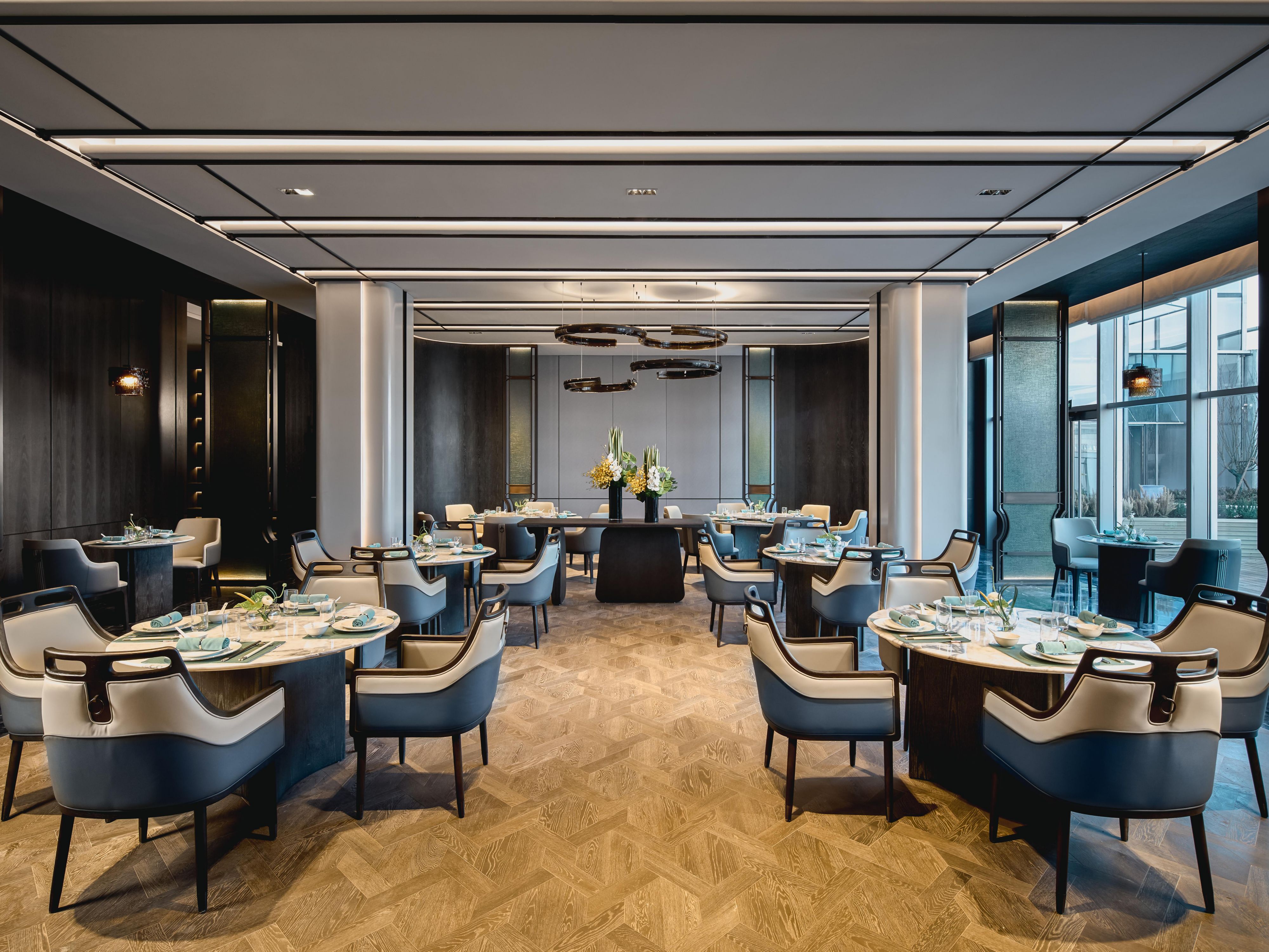 Fulin Chinese Restaurant of Crowne Plaza Ezhou is the third Fulin Chinese restaurant in Crowne Plaza of IHG Hotels Group. It presents Hubei cuisine, integrated into the Fulin culture, to create a selection of food color culture.