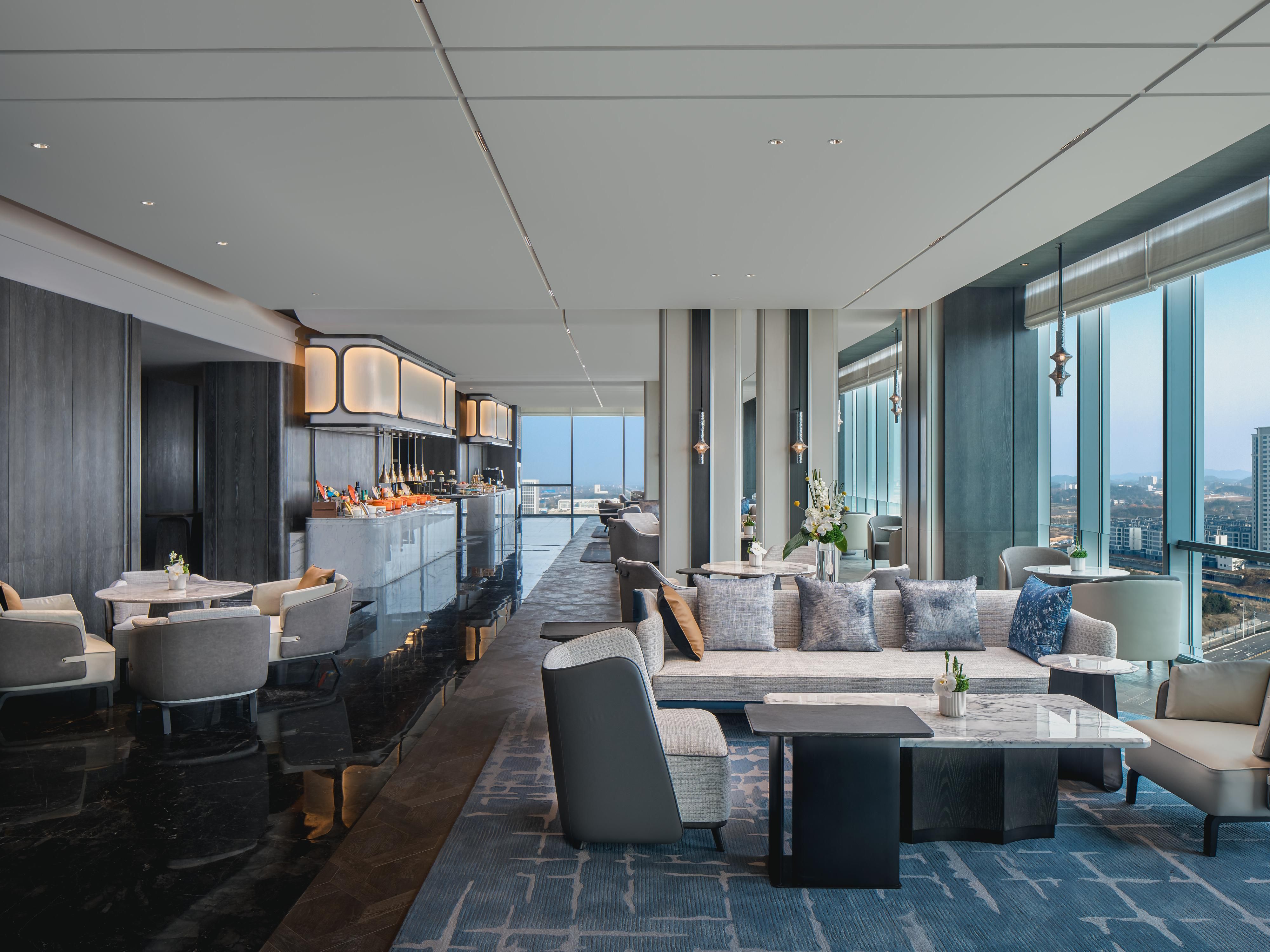 Staying at Crowne Plaza Floor, you can enjoy more Crowne Plaza Club Lounge services, including: express check-in and check-out by dedicated staff, use of meeting room at Crowne Plaza Club Lounge Floor for 2 hours, breakfast, afternoon tea and happy hour at Lounge.