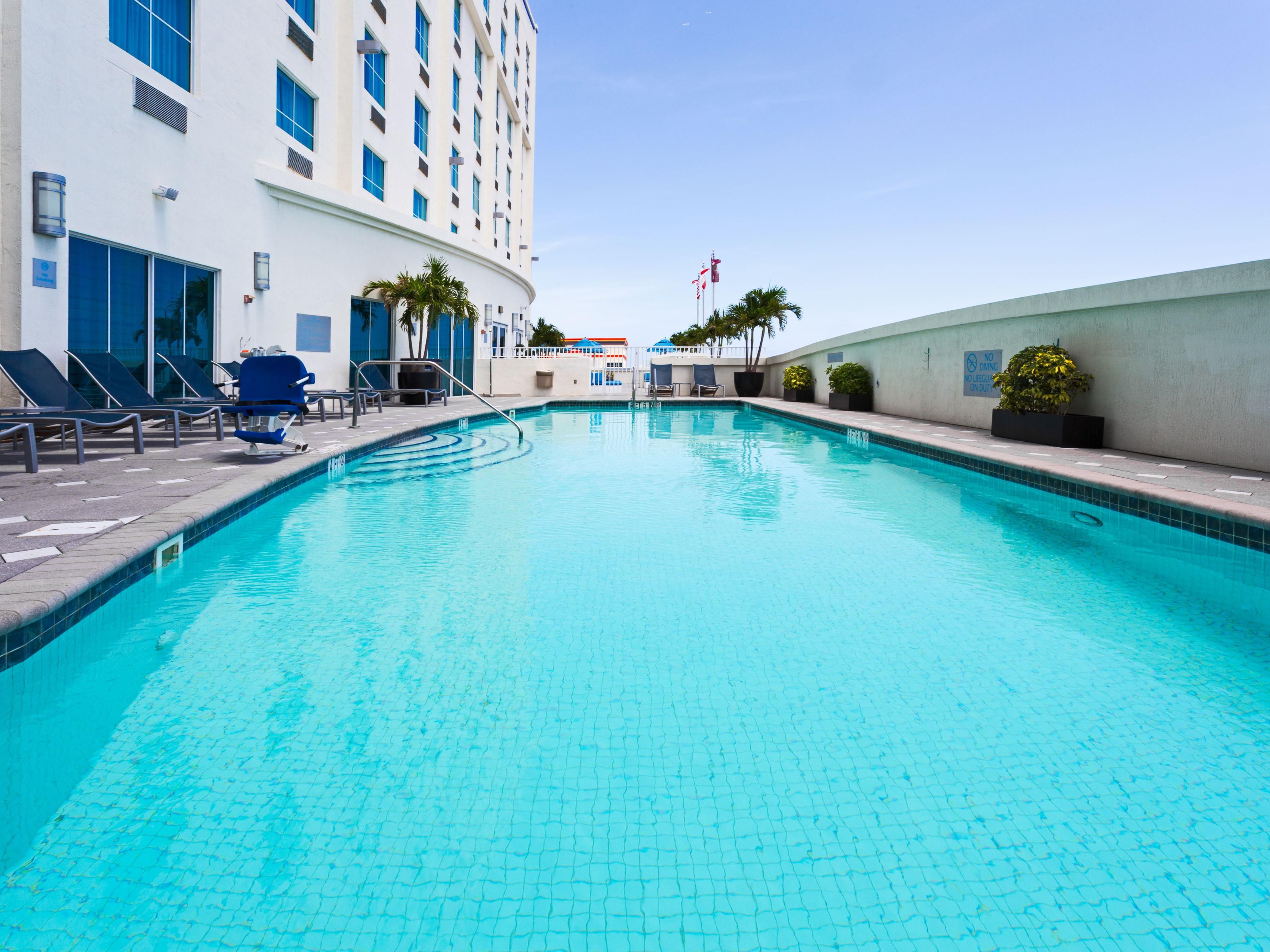 Enjoy your evening by the poolside looking at the ships sailing in and out of Port Everglades Cruiseport 