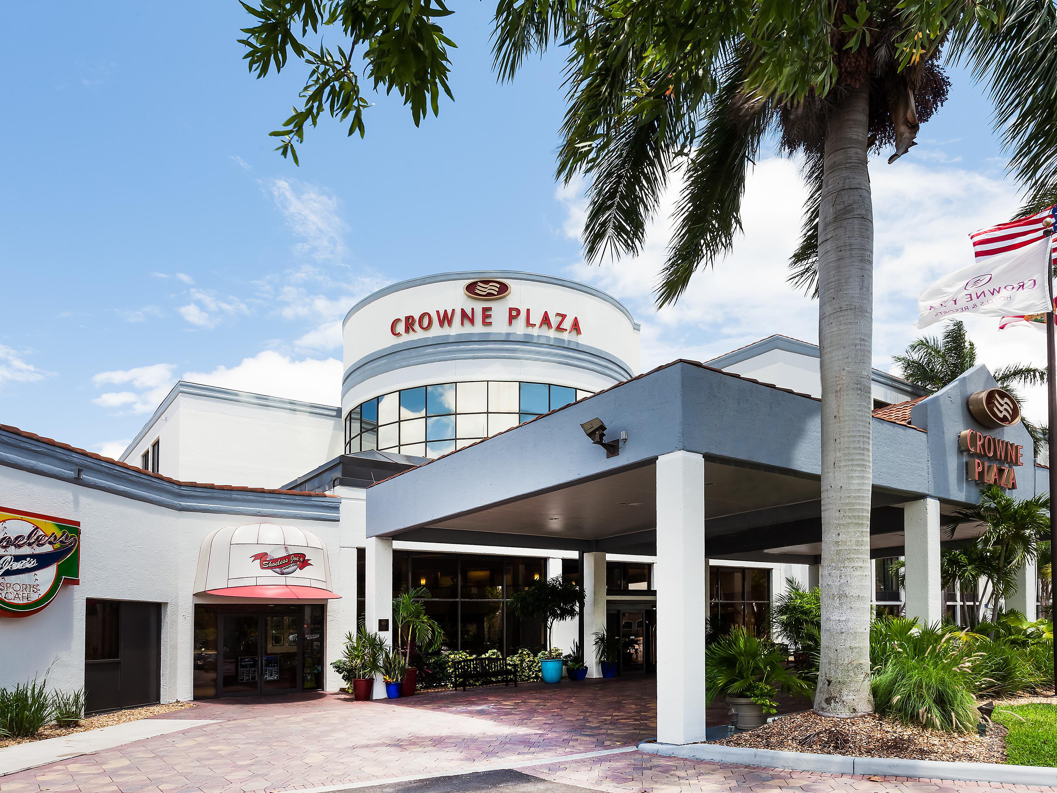 crowne plaza fort myers at bell tower shops