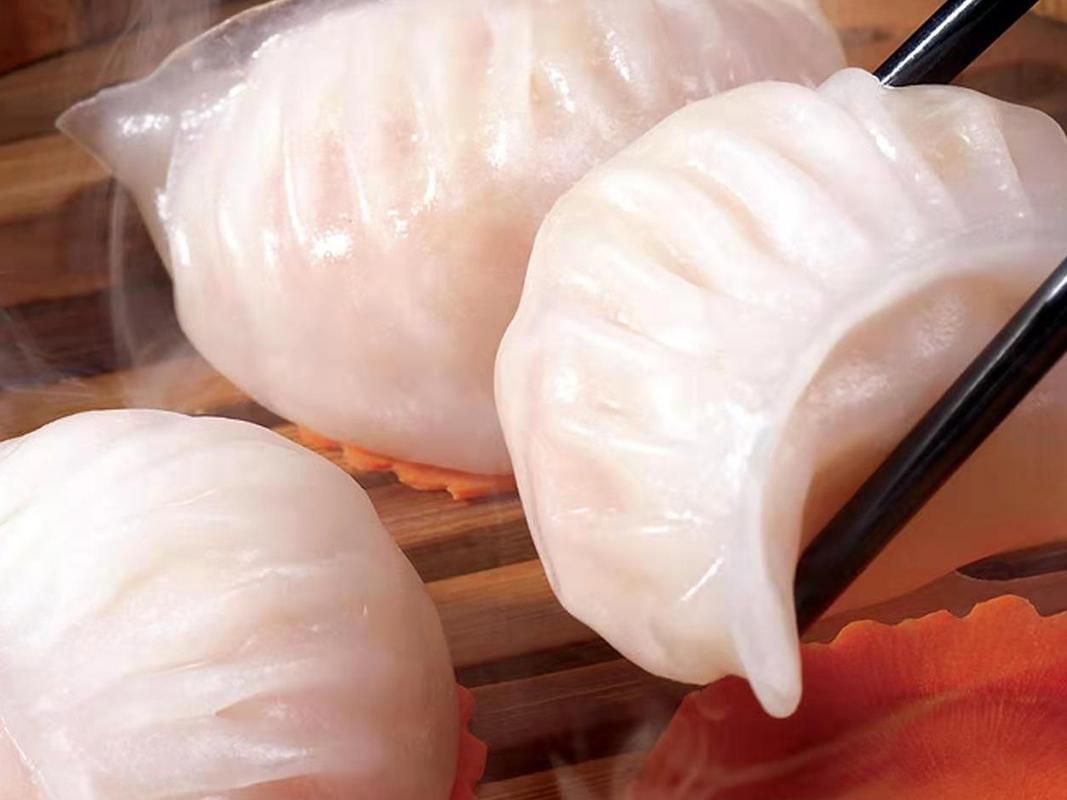 Chinese restaurant has always been considered as most traditional and authentic. Apart from the famous traditional Dim Sum breakfast, the hotel’s Chinese restaurants are also renowned for its Cantonese cuisine and have always been the number one choice for generations among the locals.