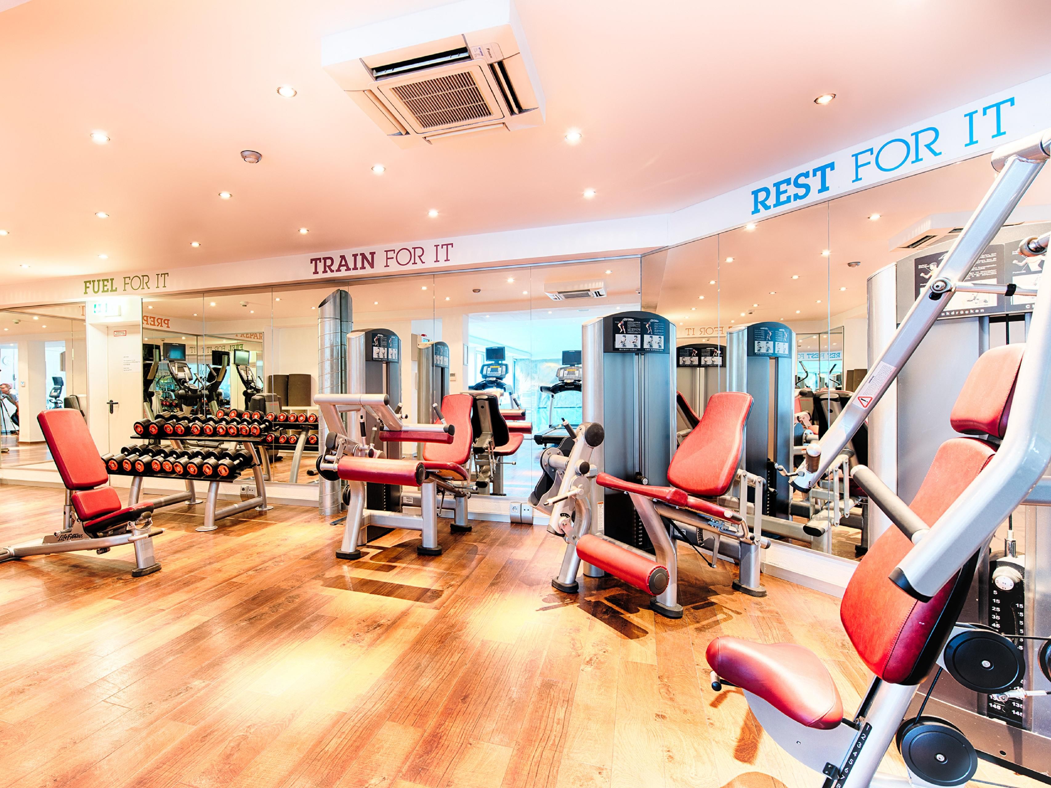 Extensive fitness offers the right relaxation during your trip to Frankfurt.