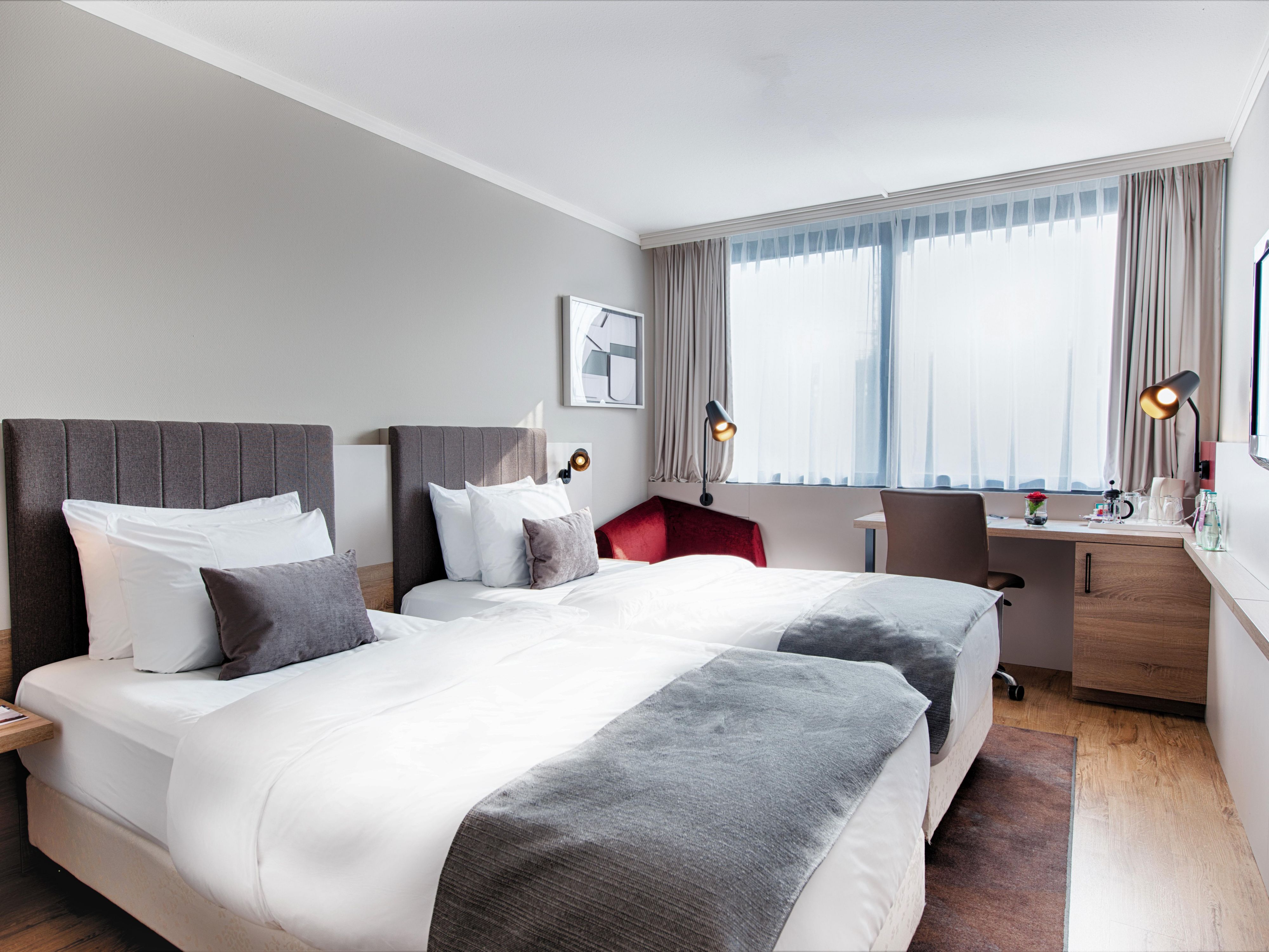 Our modern hotel, just a short tram ride from Frankfurt city, offers family comfort with adjacent, interconnected rooms where parents and children can relax together and separately at the same time. This way, a city trip to Frankfurt is fun!