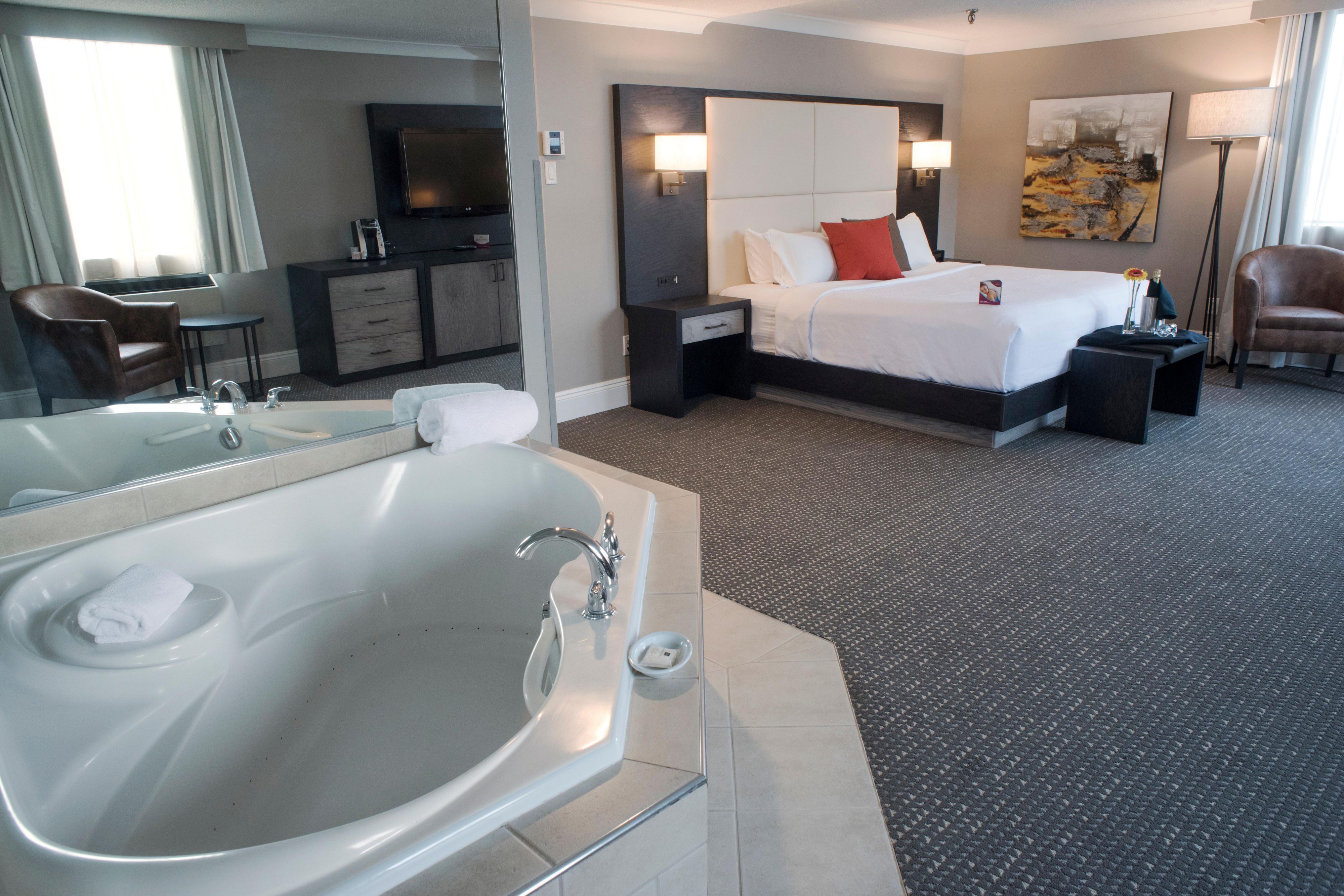 Enjoy your stay in our relaxing Jacuzzi Suite