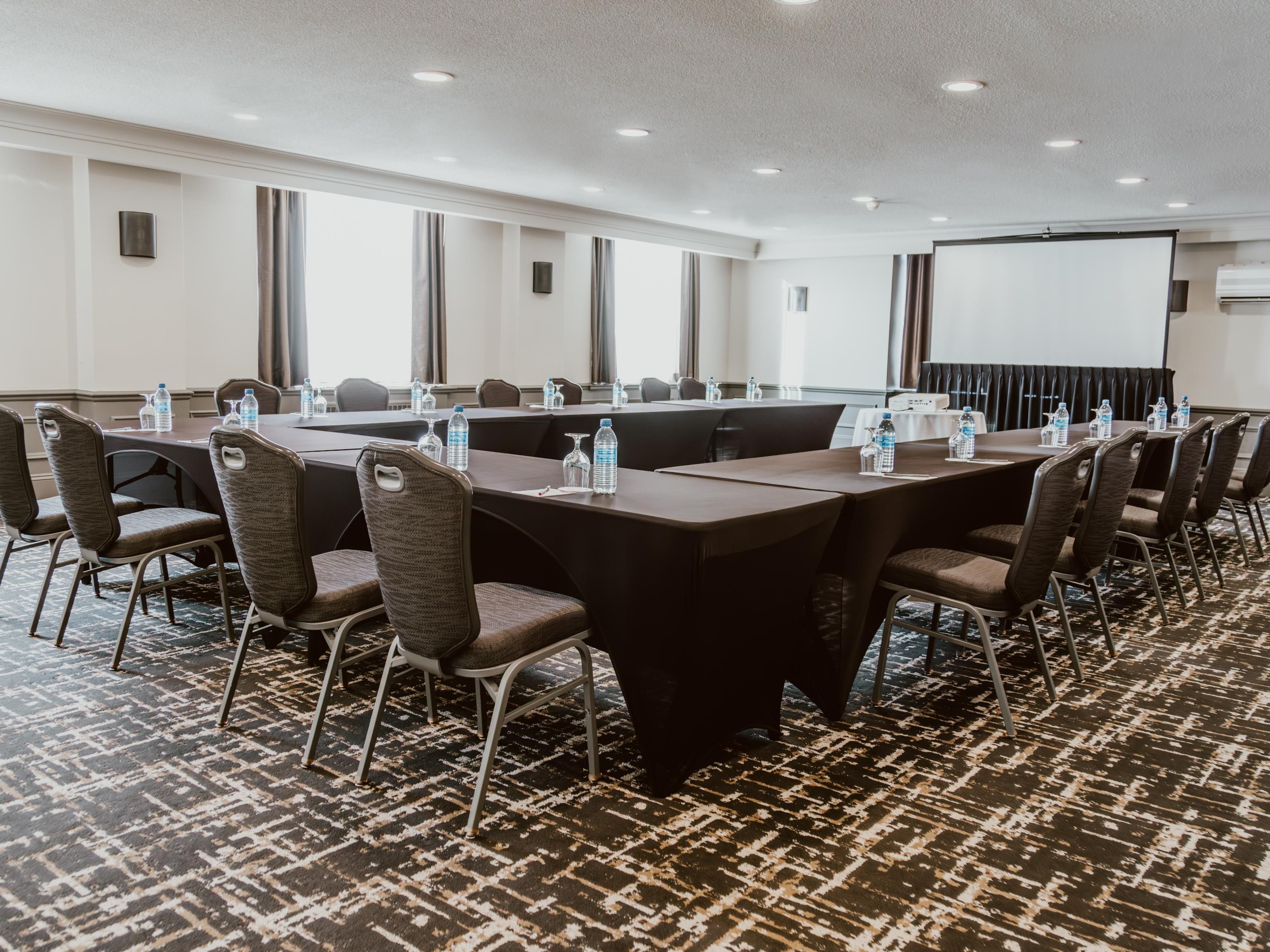 Step into our modern meeting spaces and enjoy delicious meals crafted by our talented chef. Whether it's a morning brainstorm, a lunch meeting, or a dinner conference, we've got you covered! Impress your clients or colleagues by taking your meetings to the next level.