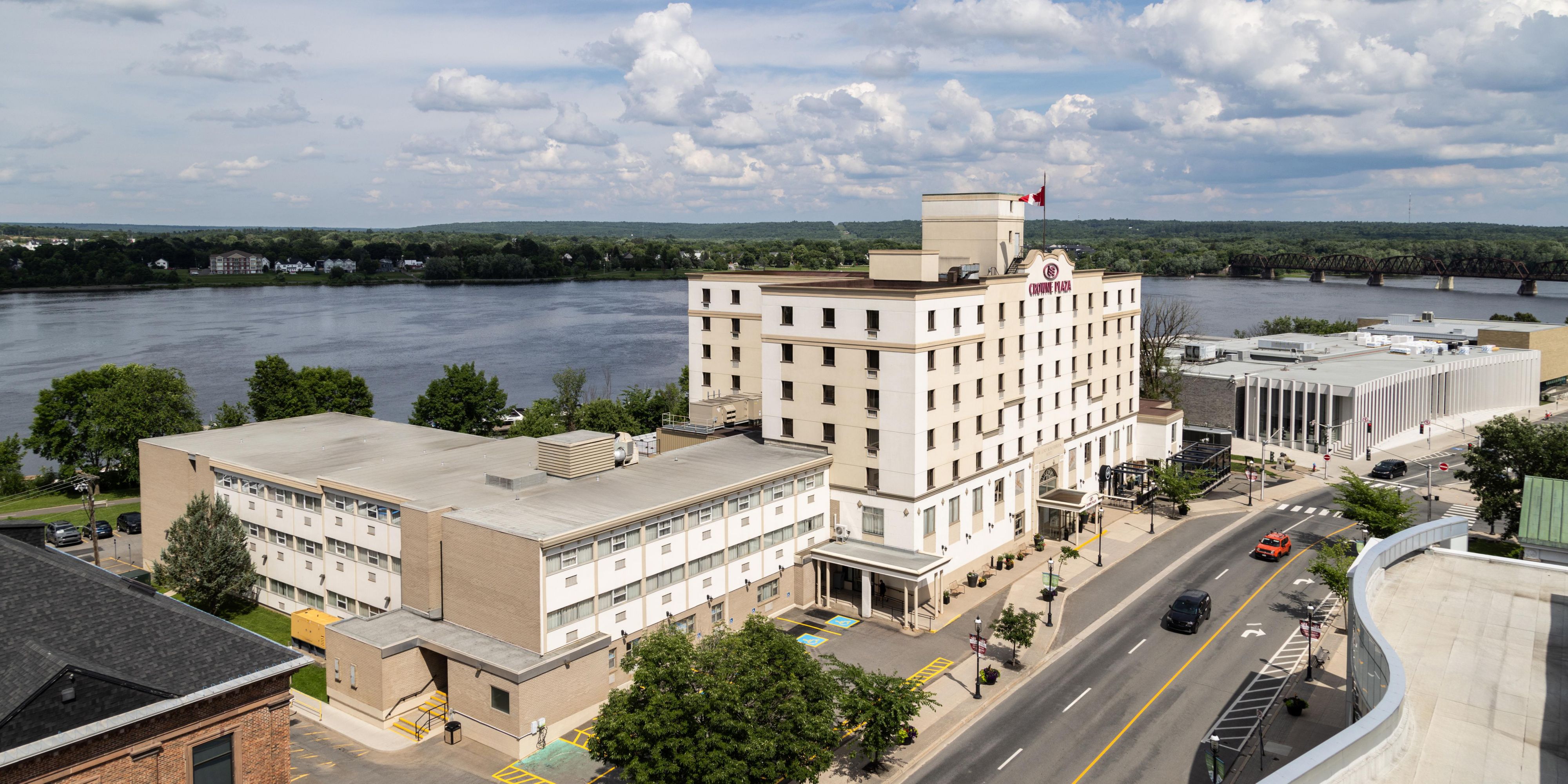 $hotelInfo.mediaDetails.welcomePhotos.primaryPhoto.caption}