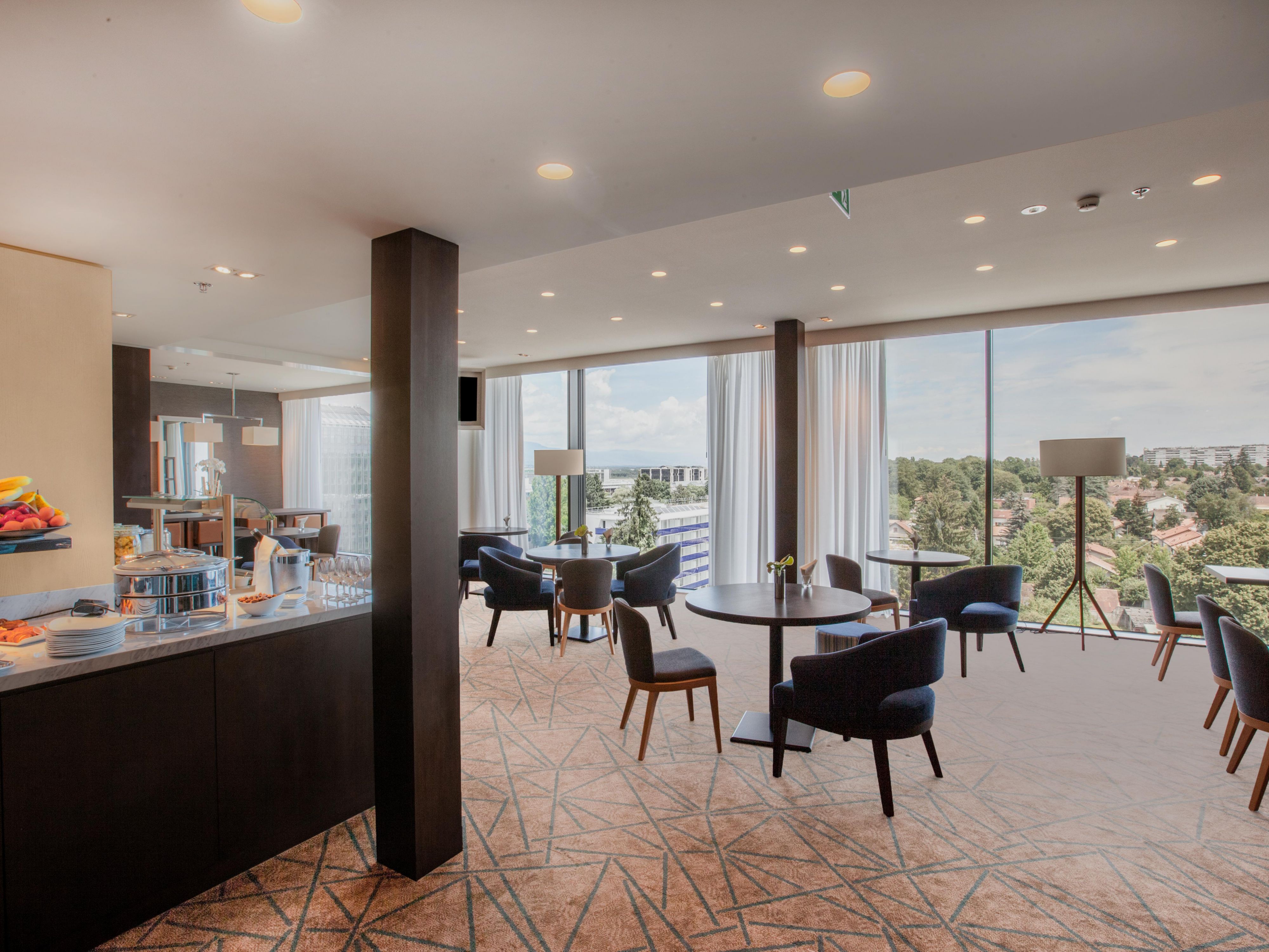 Enjoy an elevated stay in Geneva with our exceptional amenities and personalised service. Stay active in our 24-hour Fitness Centre with stunning mountain views, unwind in the exclusive Club Lounge, and savour delicious dining experiences. Take advantage of our meeting spaces, free Wi-fi, and onsite parking.