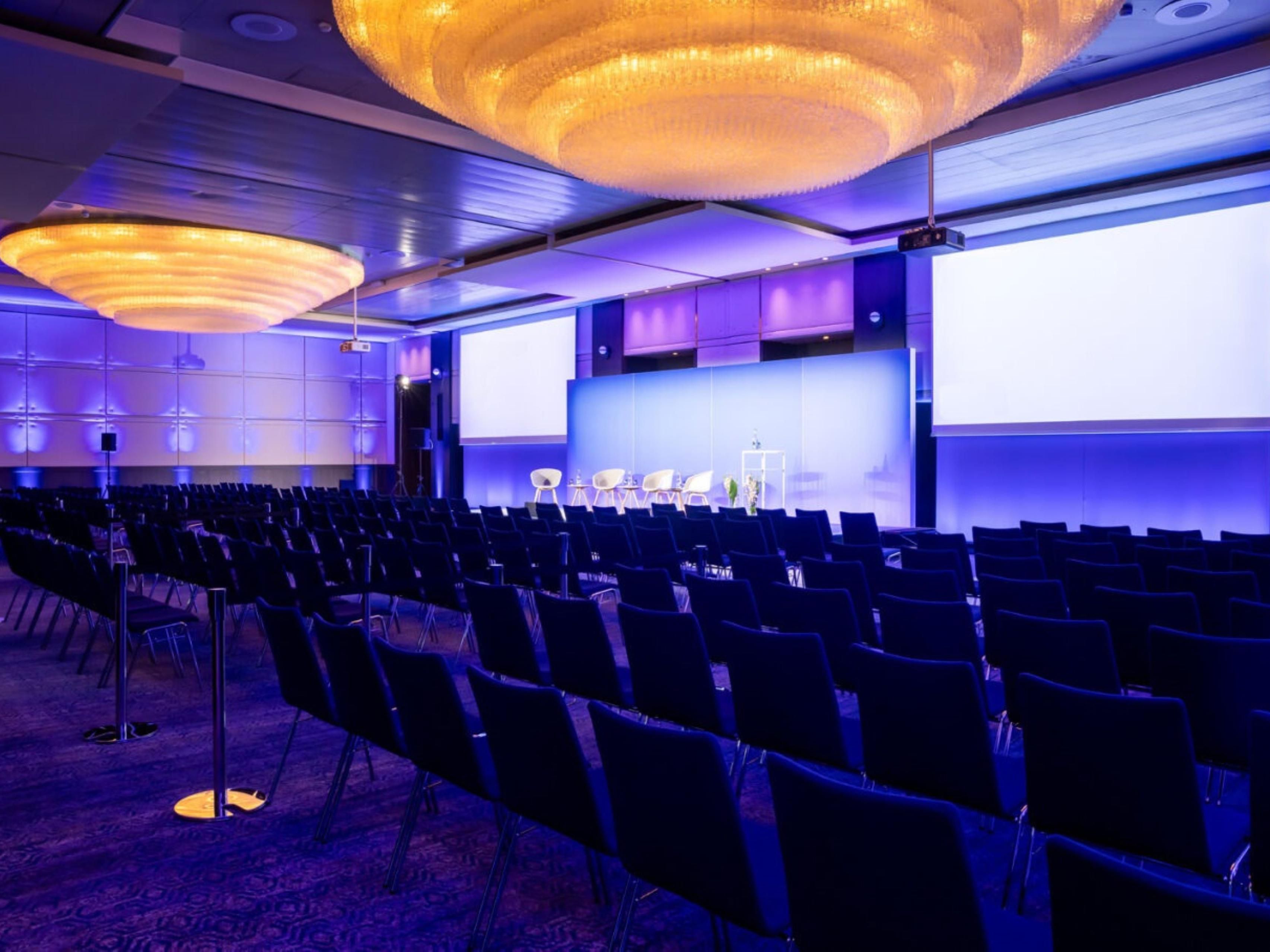 From intimate gatherings to grand galas, our 16 modular meeting spaces and expansive green areas provide the perfect backdrop for any event. With 2,000m² of flexible indoor space and 1,700m² of lush gardens, we accommodate up to 800 guests in a setting that blends elegance, functionality, and natural beauty, ensuring seamless and memorable events.